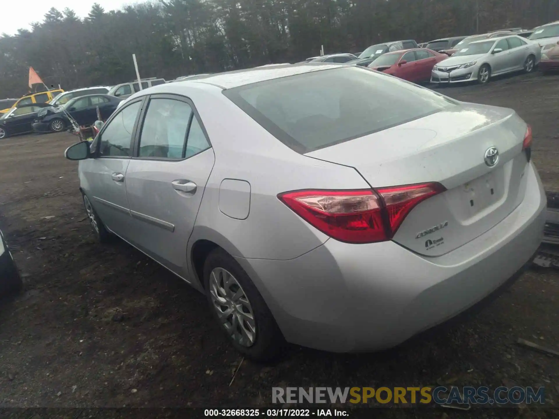 3 Photograph of a damaged car 2T1BURHE8KC176966 TOYOTA COROLLA 2019