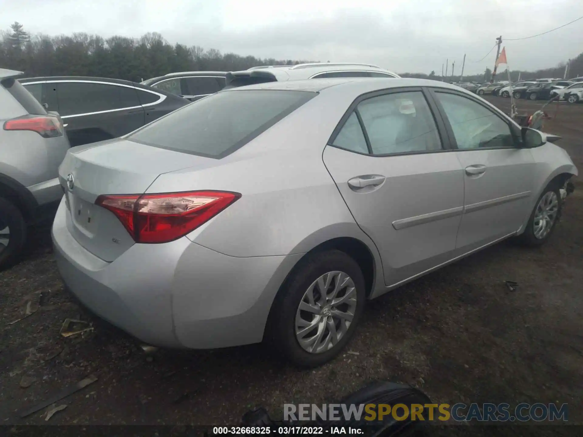 4 Photograph of a damaged car 2T1BURHE8KC176966 TOYOTA COROLLA 2019