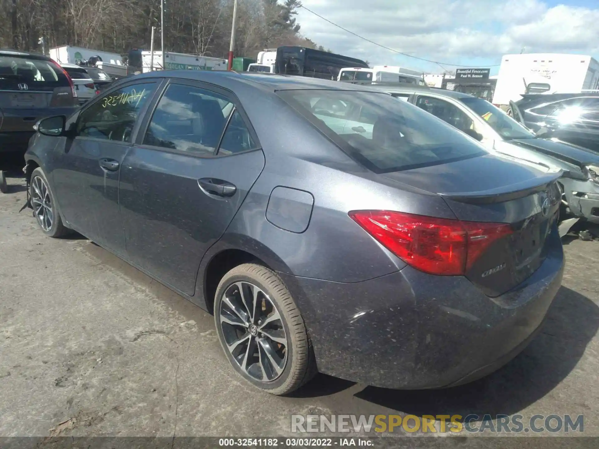 3 Photograph of a damaged car 2T1BURHE8KC177471 TOYOTA COROLLA 2019