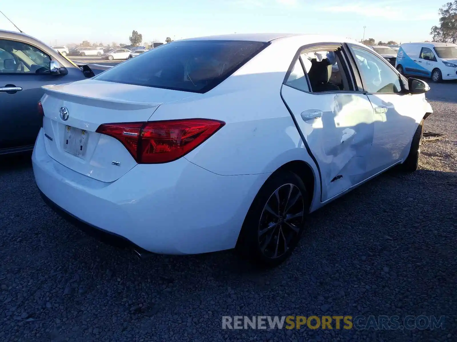 4 Photograph of a damaged car 2T1BURHE8KC178040 TOYOTA COROLLA 2019