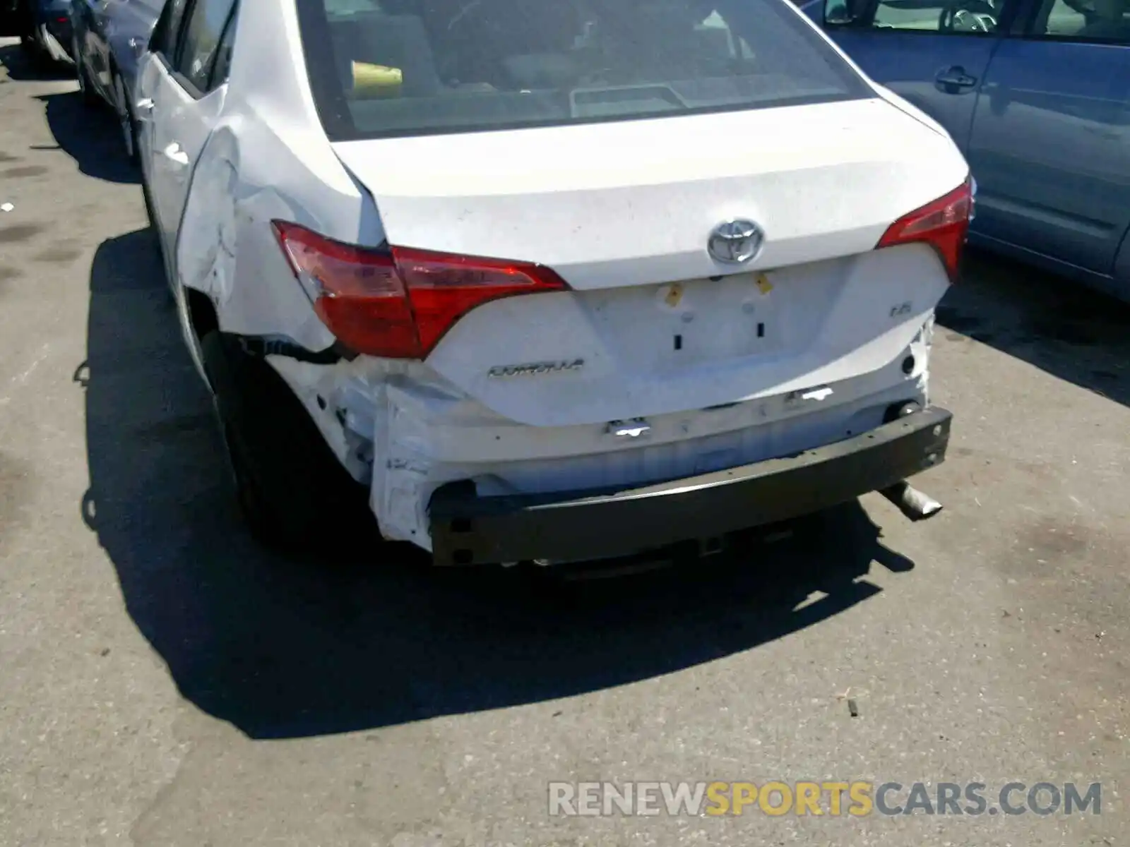 10 Photograph of a damaged car 2T1BURHE8KC179575 TOYOTA COROLLA 2019