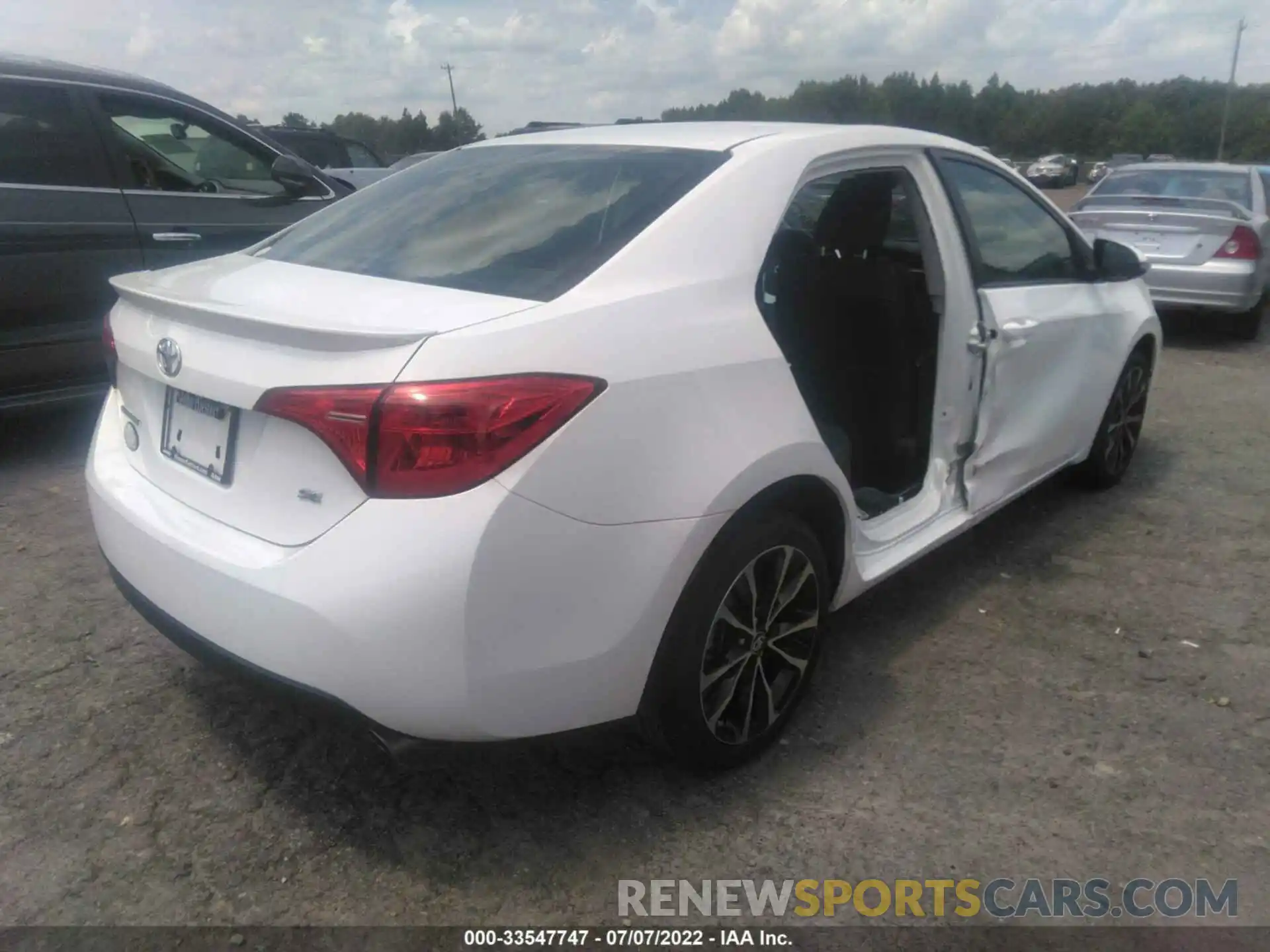 4 Photograph of a damaged car 2T1BURHE8KC182069 TOYOTA COROLLA 2019