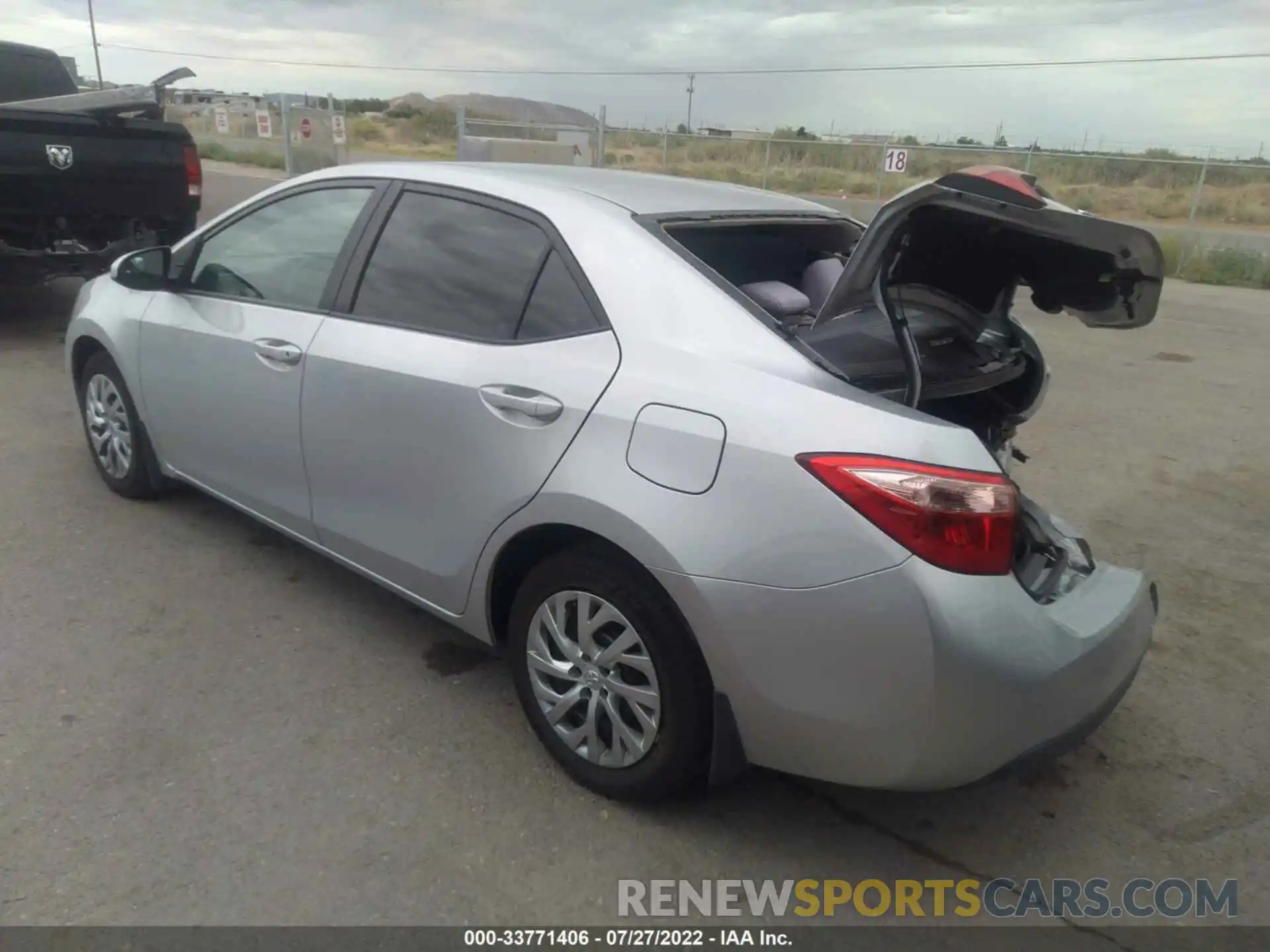 3 Photograph of a damaged car 2T1BURHE8KC182976 TOYOTA COROLLA 2019