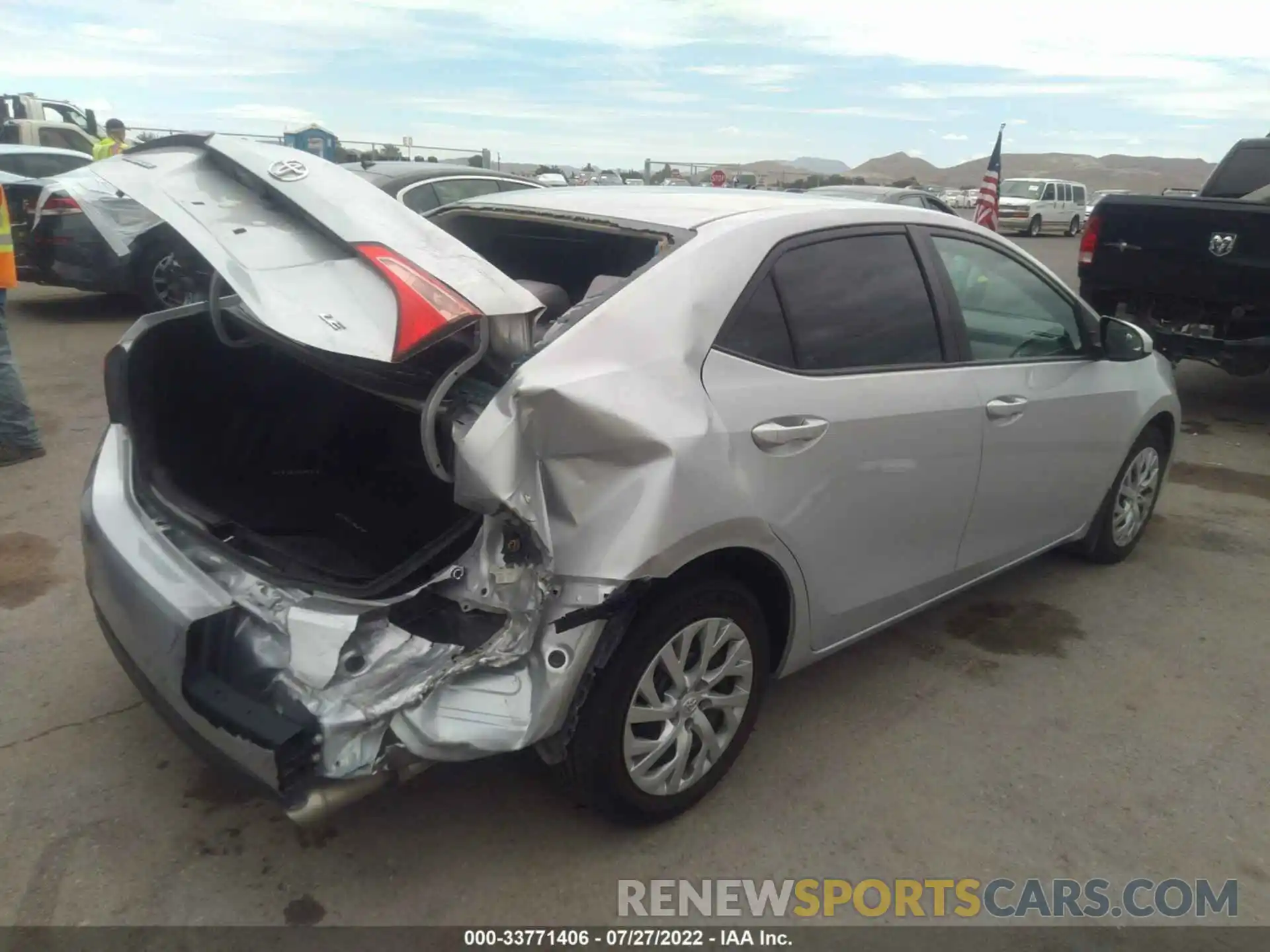 4 Photograph of a damaged car 2T1BURHE8KC182976 TOYOTA COROLLA 2019