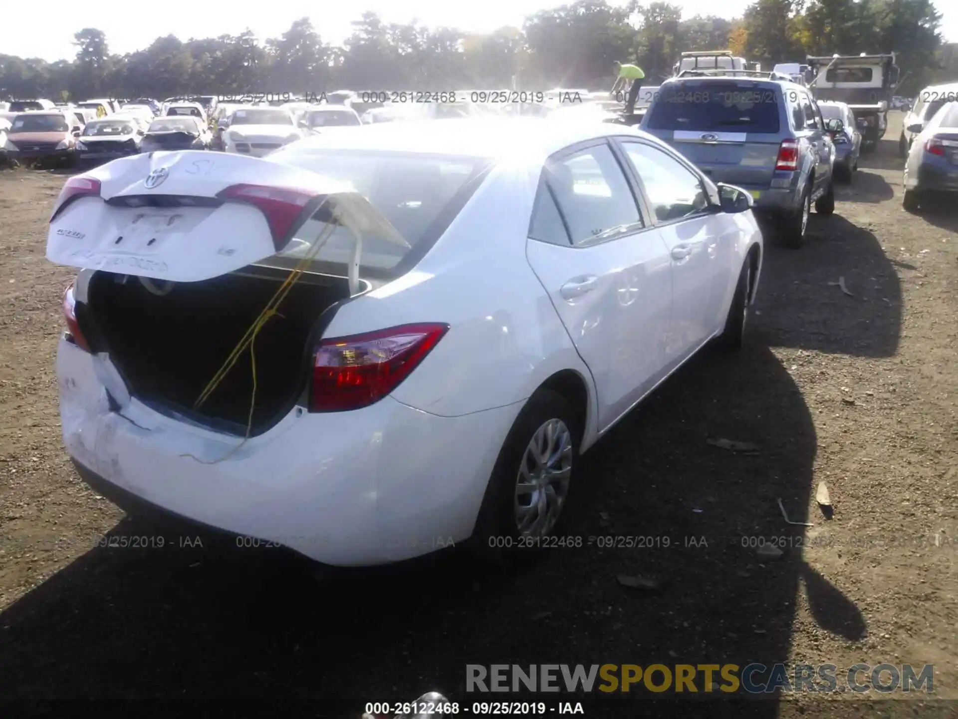 4 Photograph of a damaged car 2T1BURHE8KC183948 TOYOTA COROLLA 2019