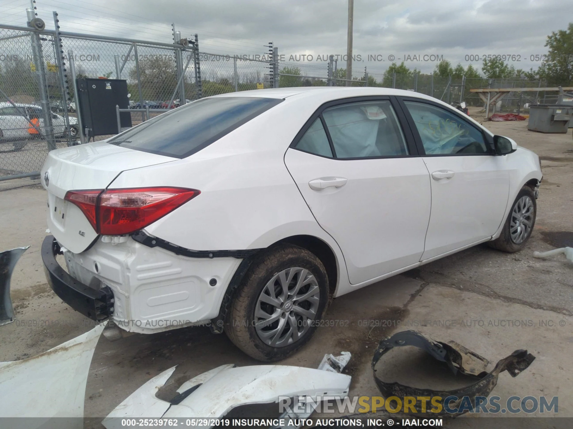 4 Photograph of a damaged car 2T1BURHE8KC189085 TOYOTA COROLLA 2019