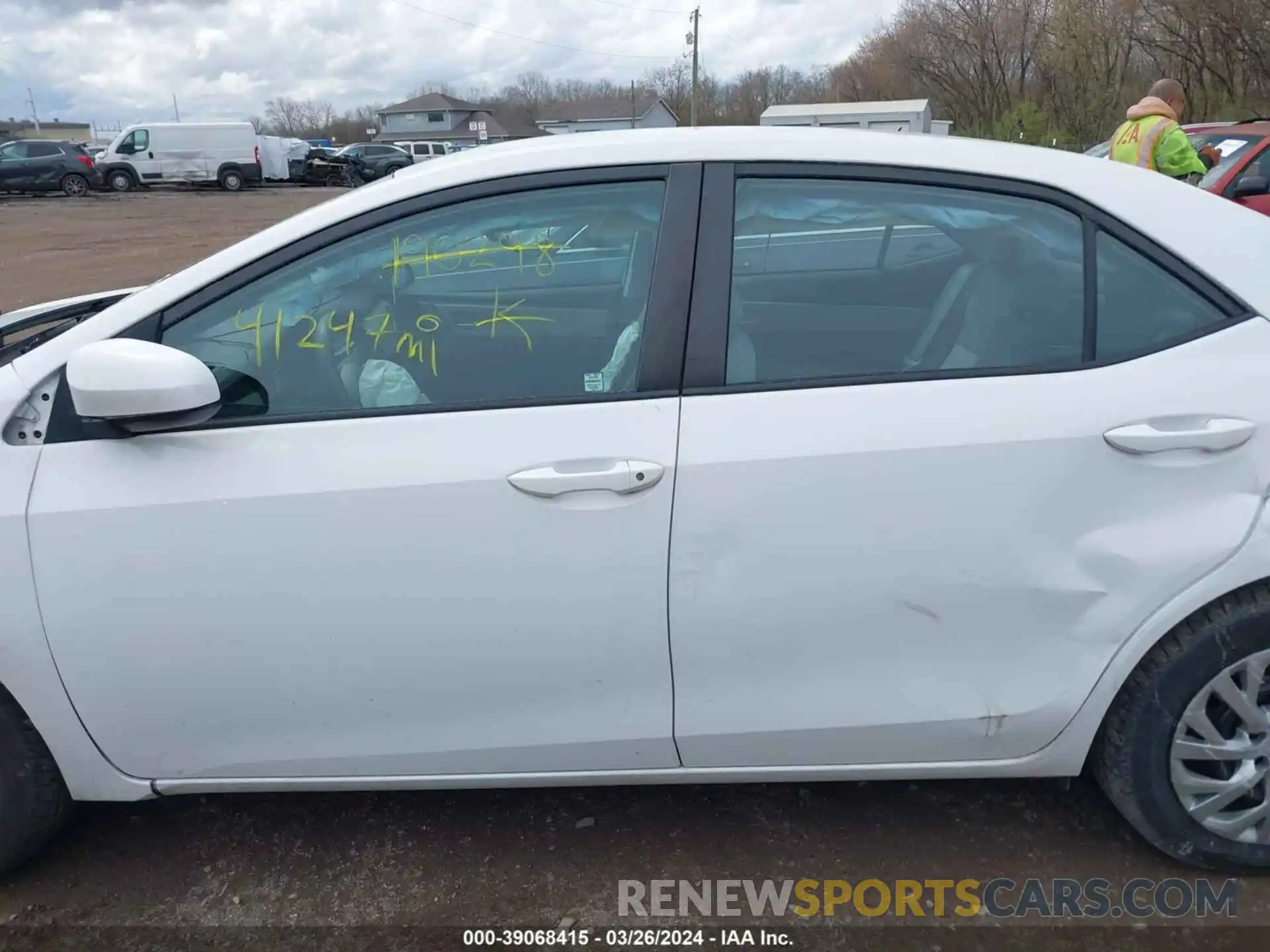 14 Photograph of a damaged car 2T1BURHE8KC190298 TOYOTA COROLLA 2019