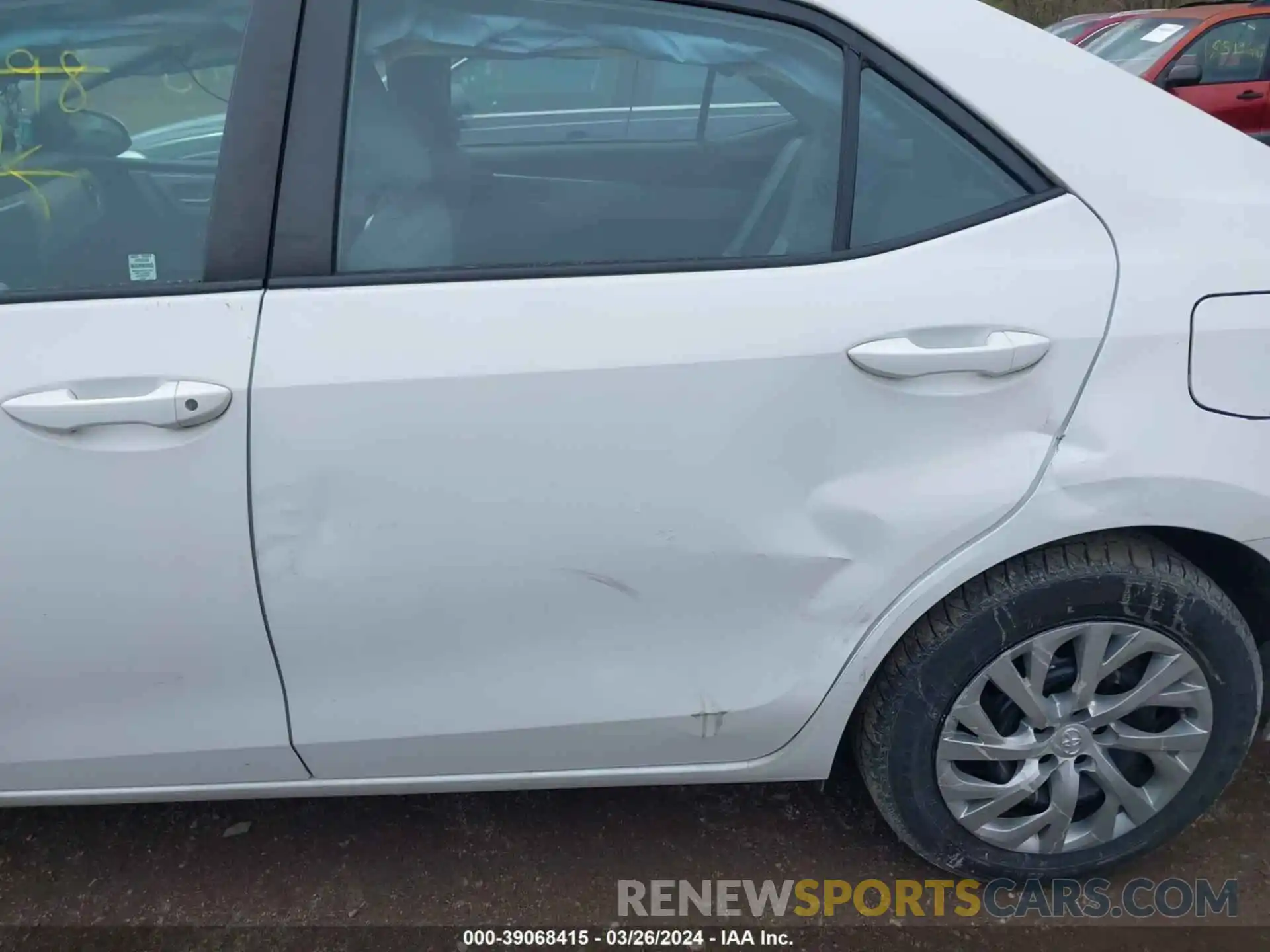 18 Photograph of a damaged car 2T1BURHE8KC190298 TOYOTA COROLLA 2019