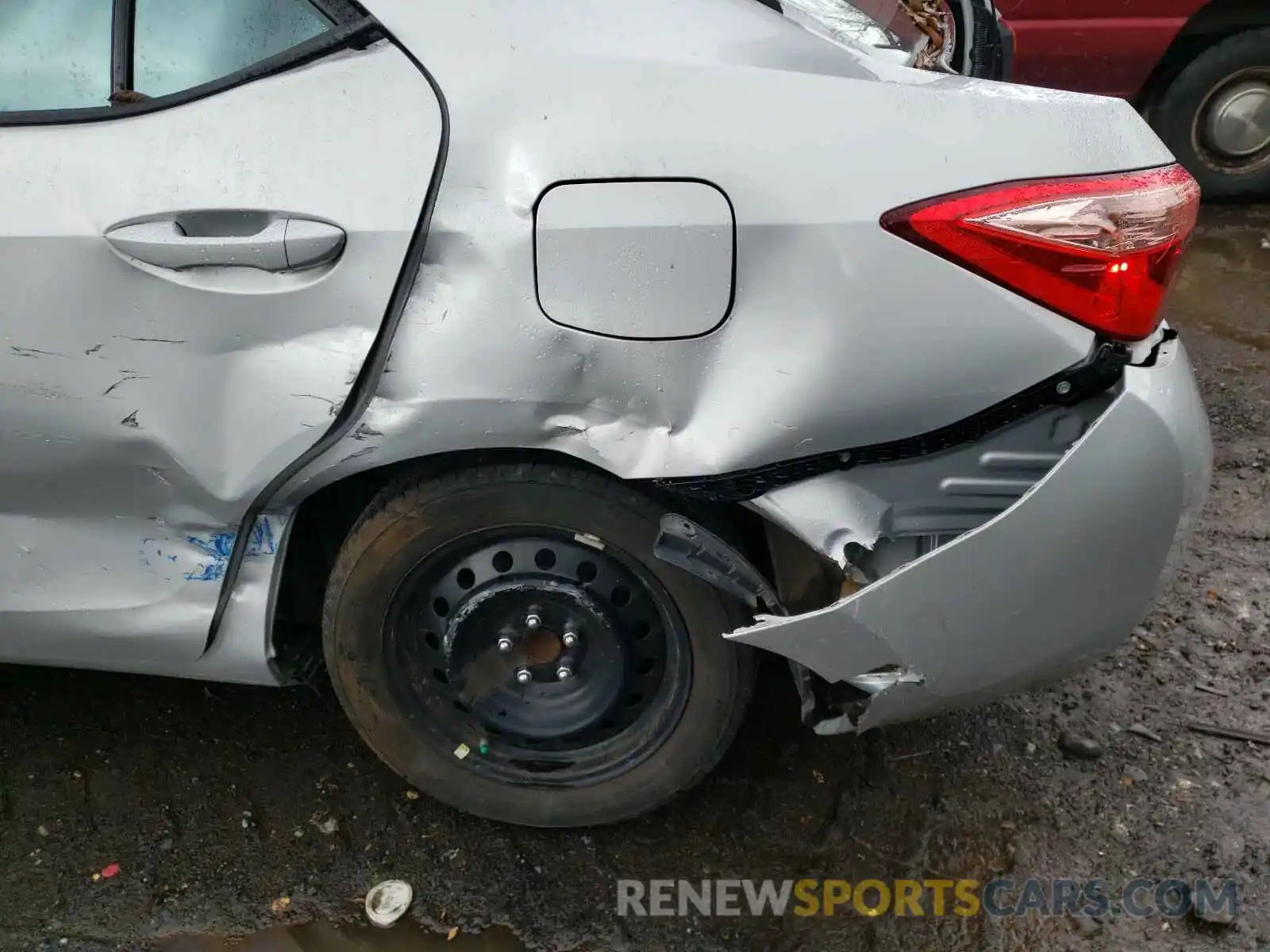 9 Photograph of a damaged car 2T1BURHE8KC193041 TOYOTA COROLLA 2019