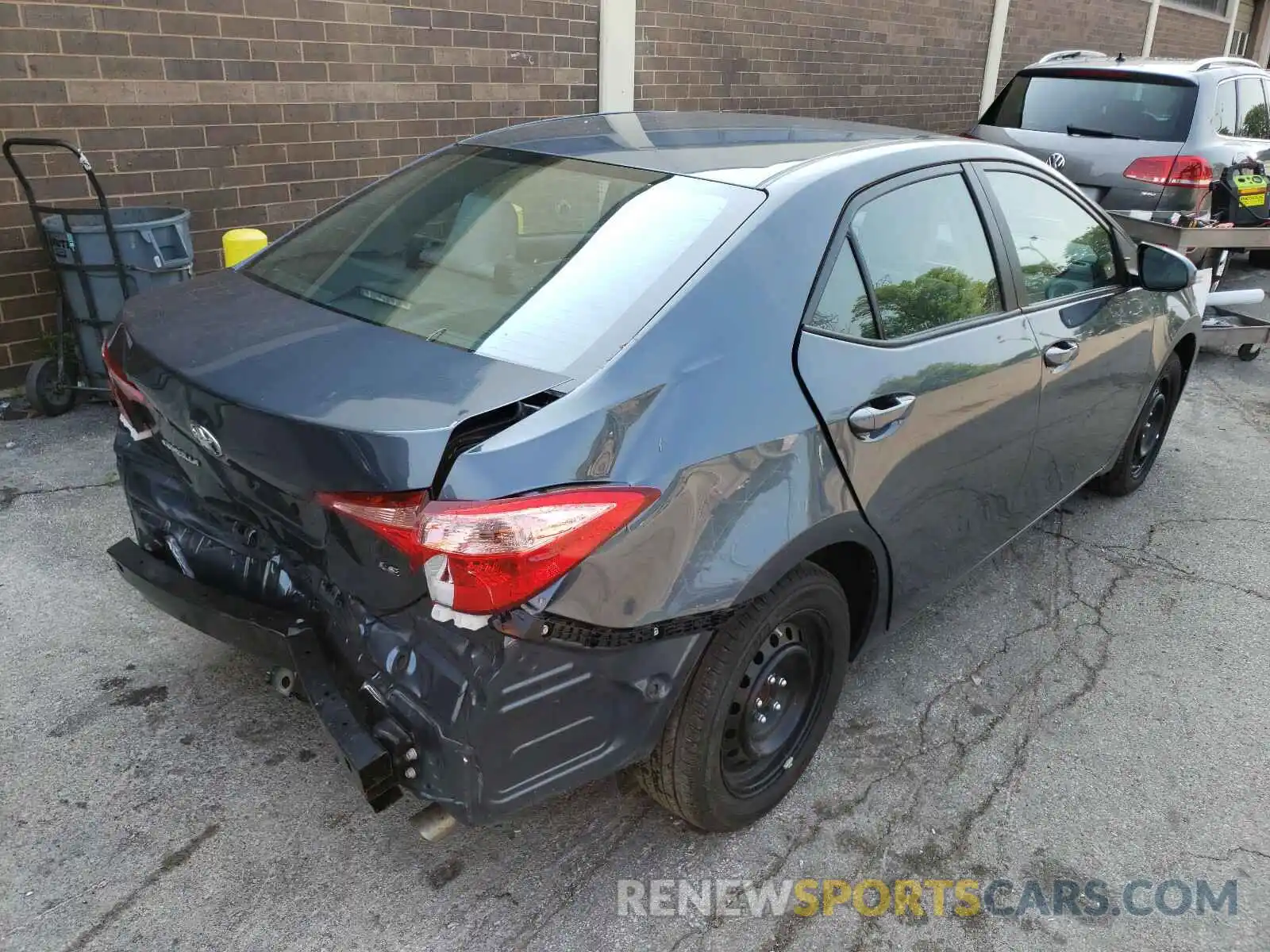 4 Photograph of a damaged car 2T1BURHE8KC194142 TOYOTA COROLLA 2019