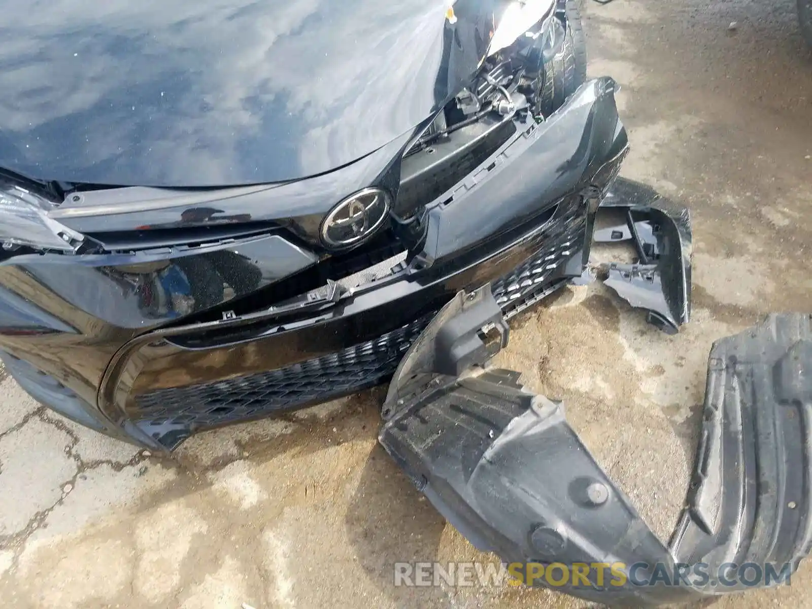 9 Photograph of a damaged car 2T1BURHE8KC194738 TOYOTA COROLLA 2019