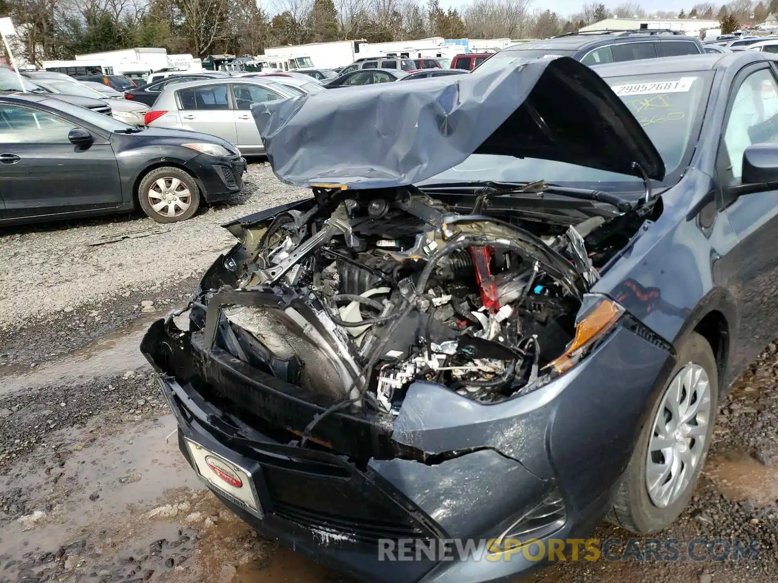 10 Photograph of a damaged car 2T1BURHE8KC195064 TOYOTA COROLLA 2019