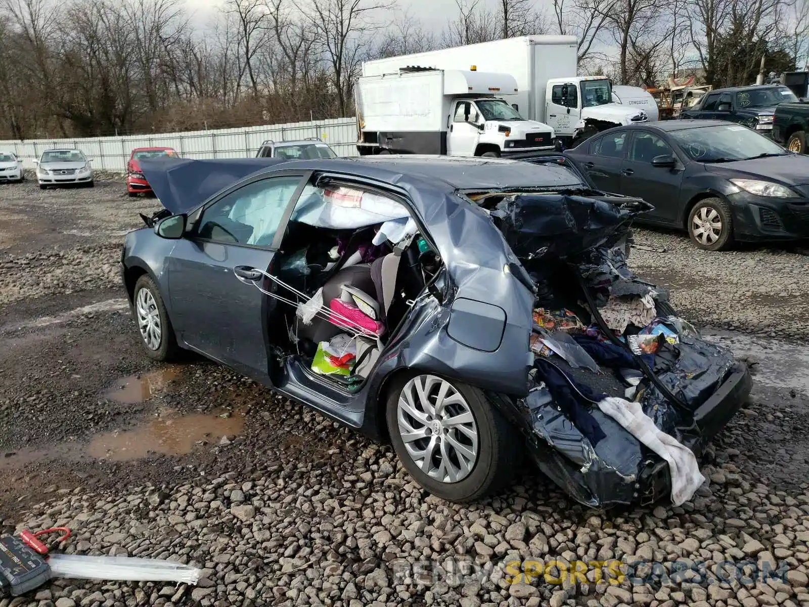 3 Photograph of a damaged car 2T1BURHE8KC195064 TOYOTA COROLLA 2019