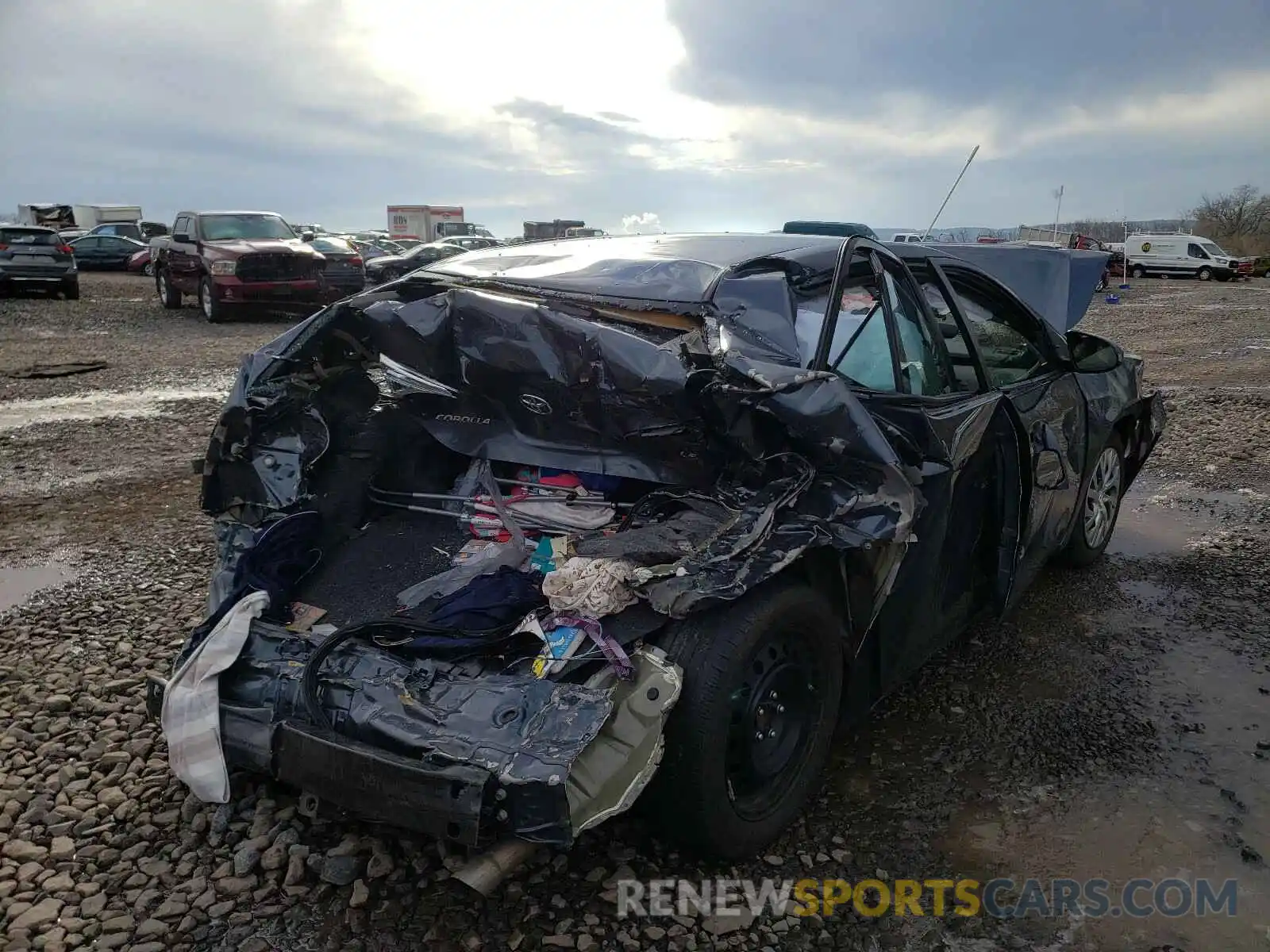 4 Photograph of a damaged car 2T1BURHE8KC195064 TOYOTA COROLLA 2019