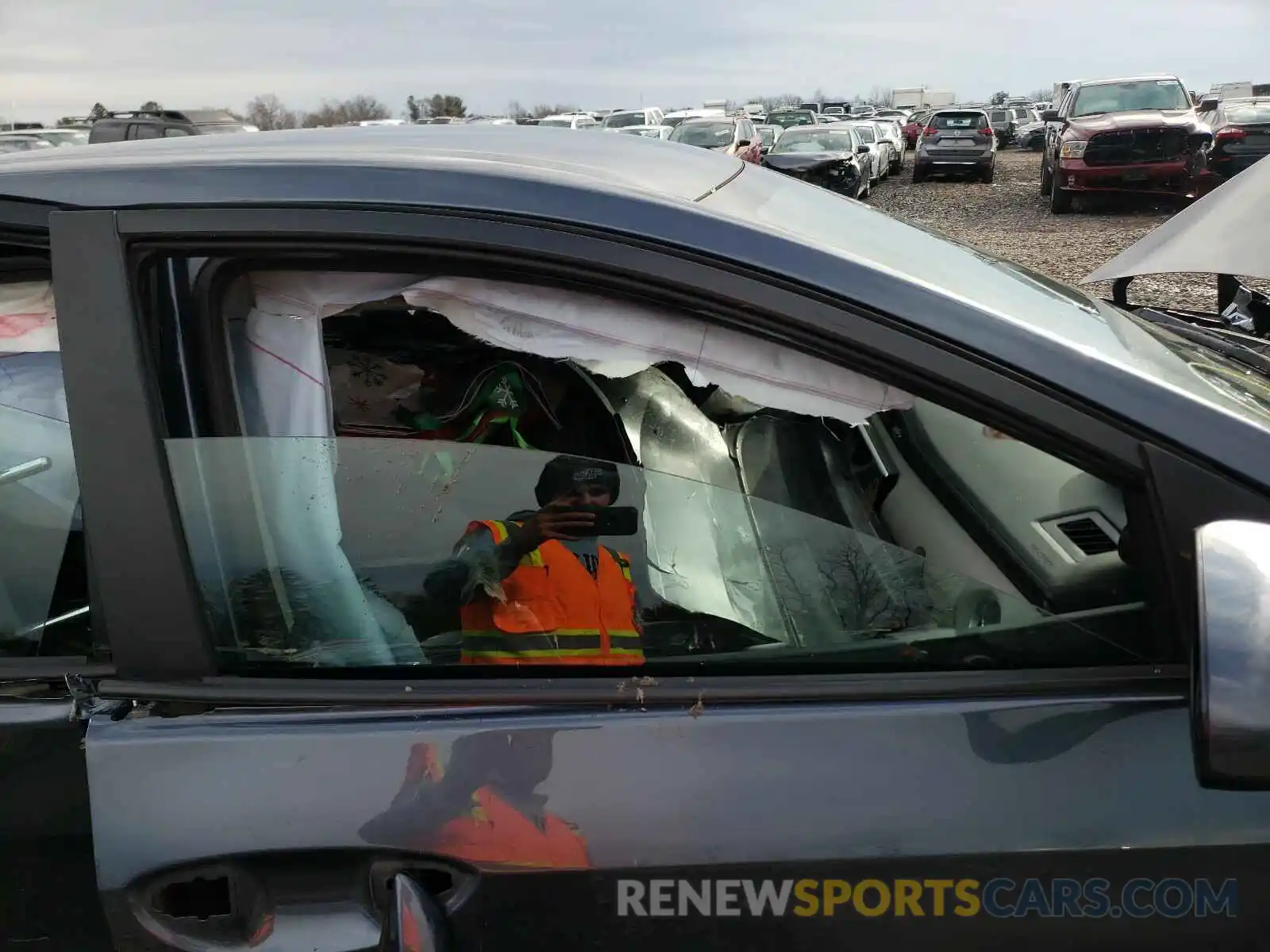 5 Photograph of a damaged car 2T1BURHE8KC195064 TOYOTA COROLLA 2019