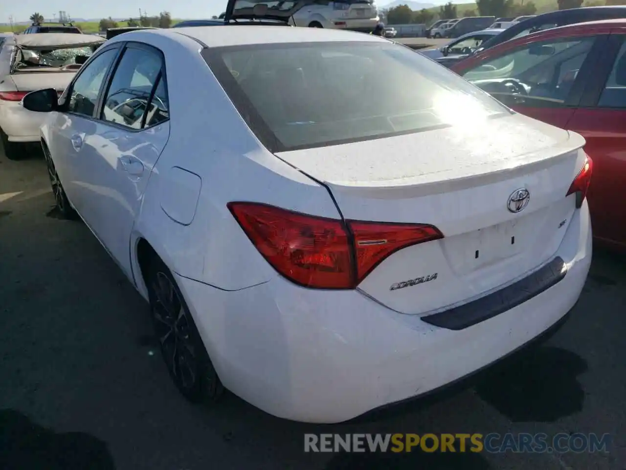 3 Photograph of a damaged car 2T1BURHE8KC197140 TOYOTA COROLLA 2019