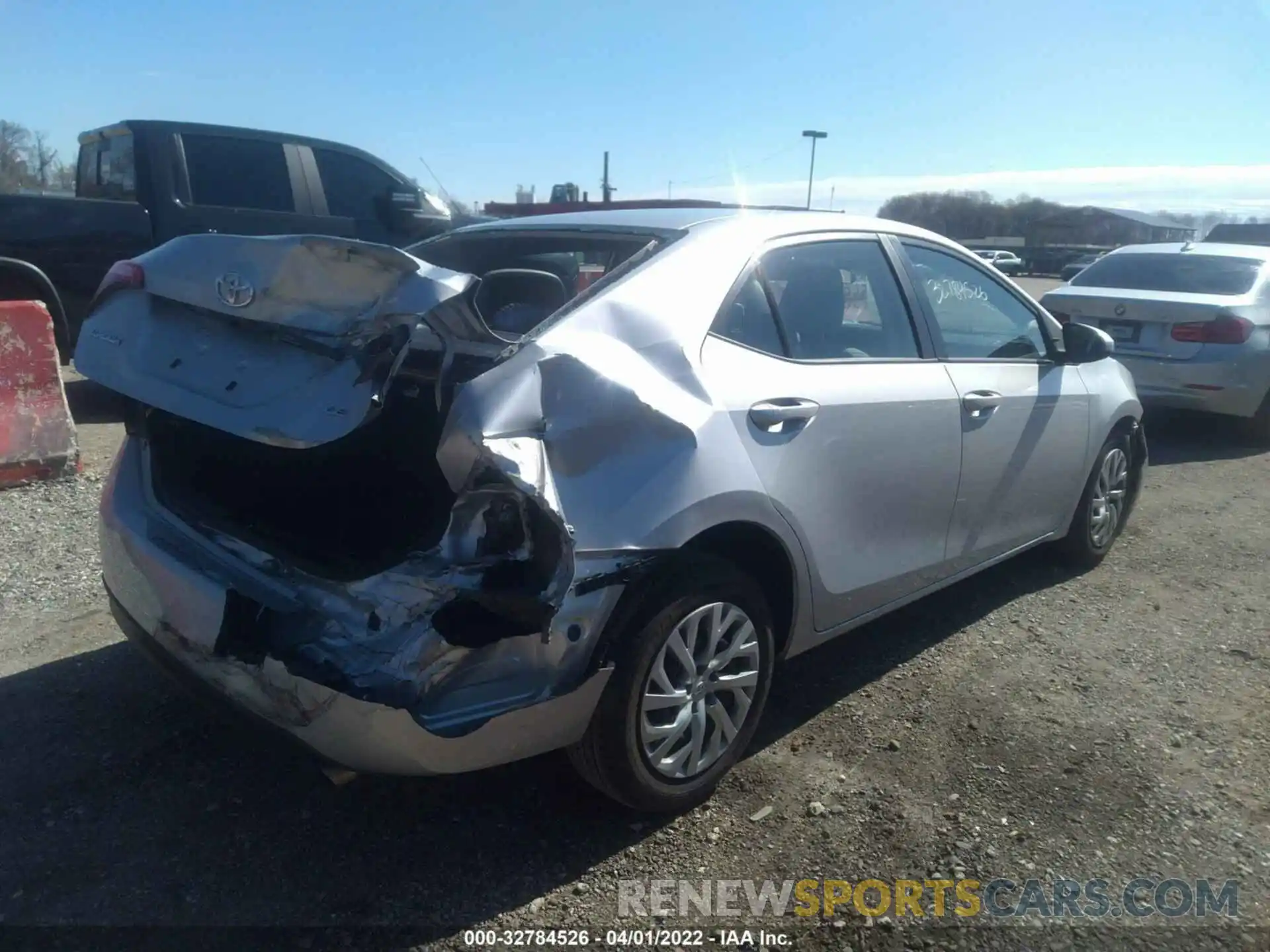 4 Photograph of a damaged car 2T1BURHE8KC197333 TOYOTA COROLLA 2019