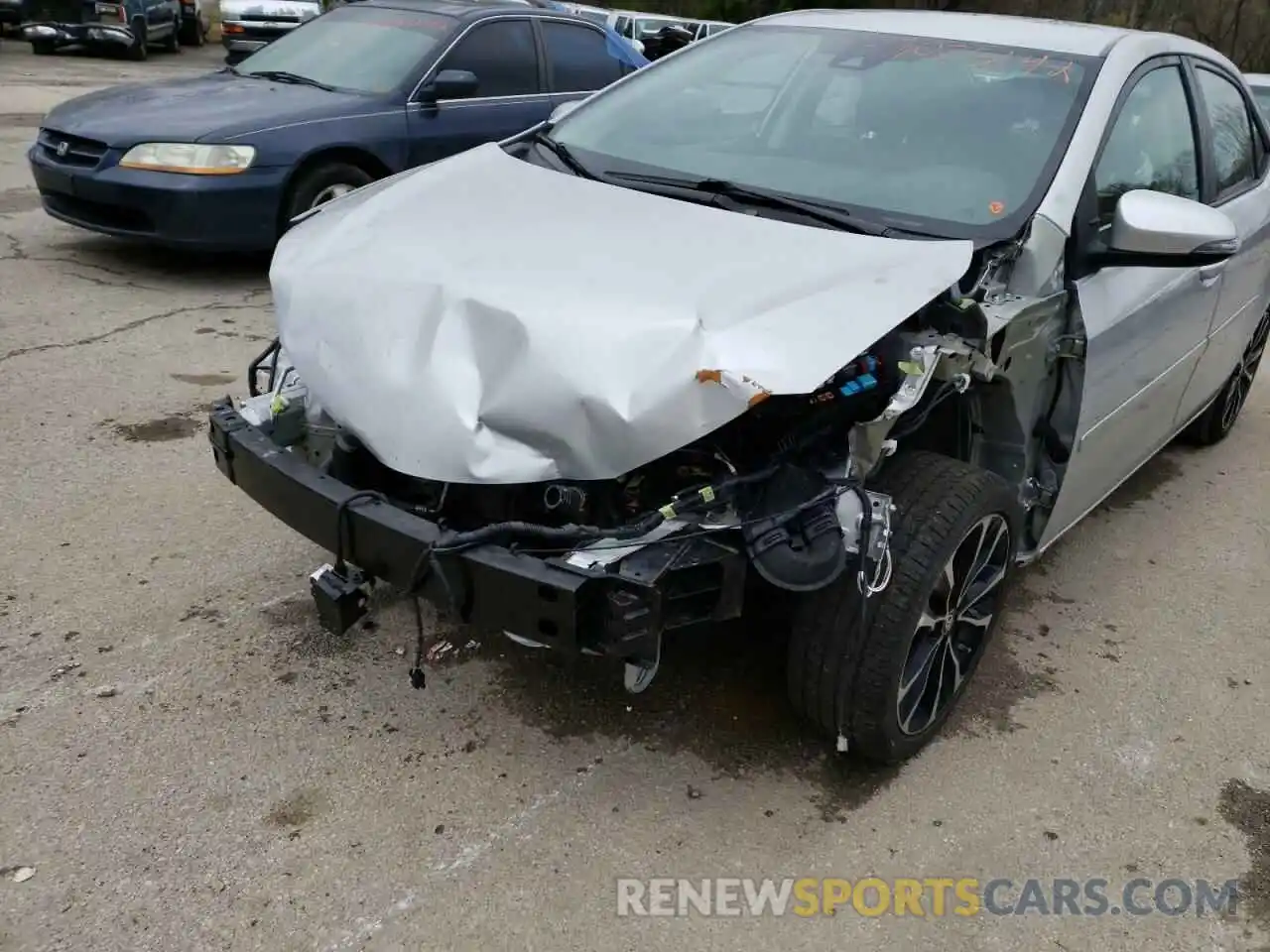 9 Photograph of a damaged car 2T1BURHE8KC197378 TOYOTA COROLLA 2019