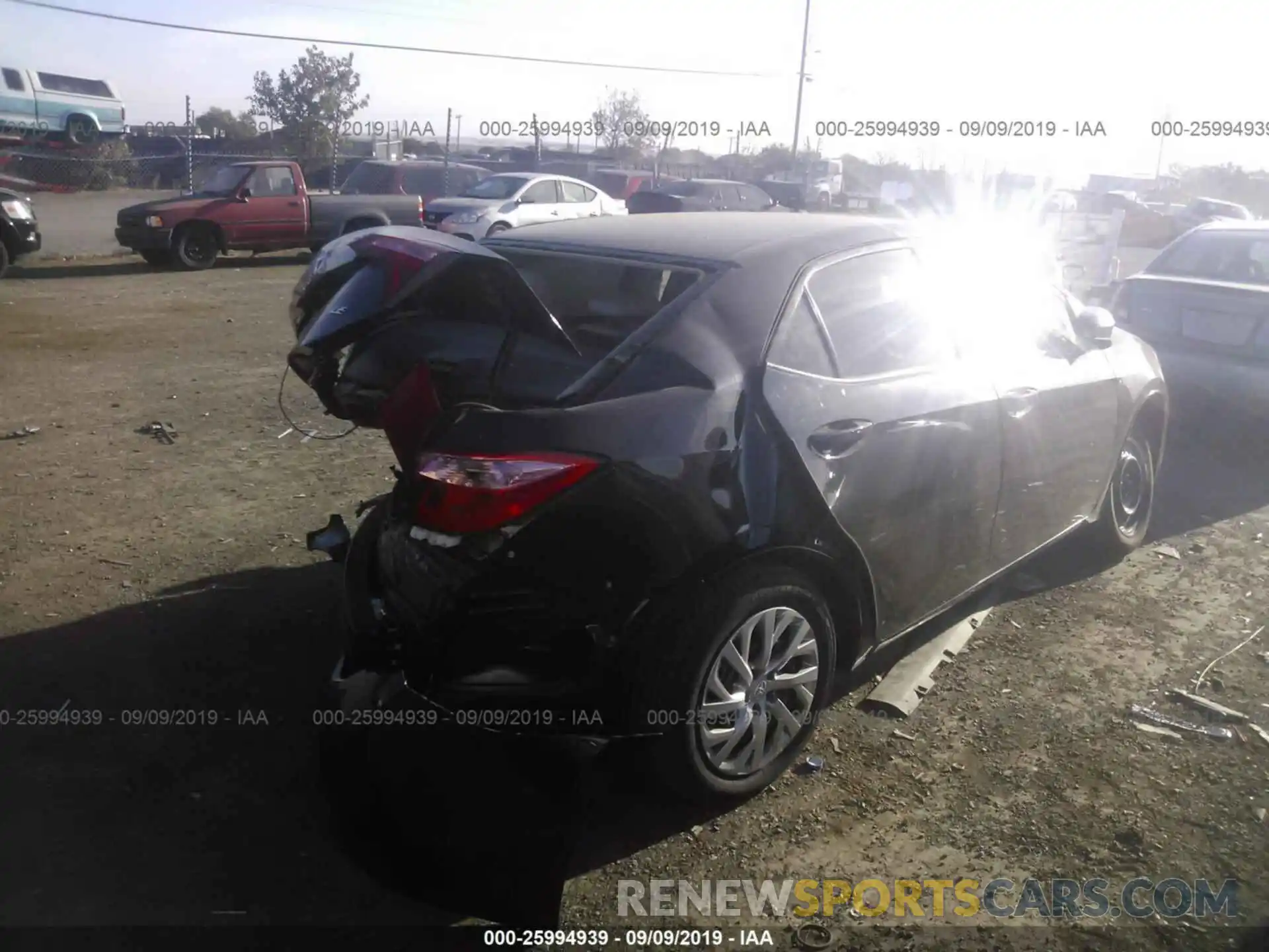 4 Photograph of a damaged car 2T1BURHE8KC197820 TOYOTA COROLLA 2019