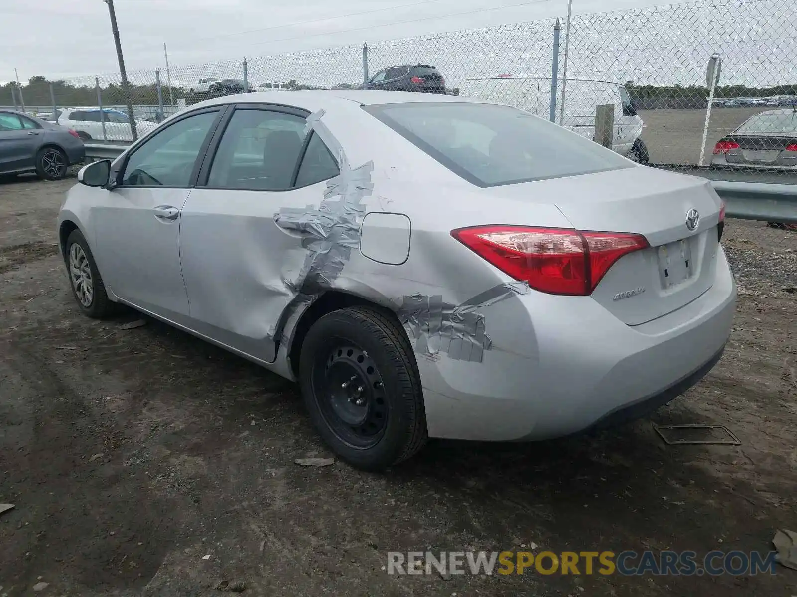 3 Photograph of a damaged car 2T1BURHE8KC198675 TOYOTA COROLLA 2019