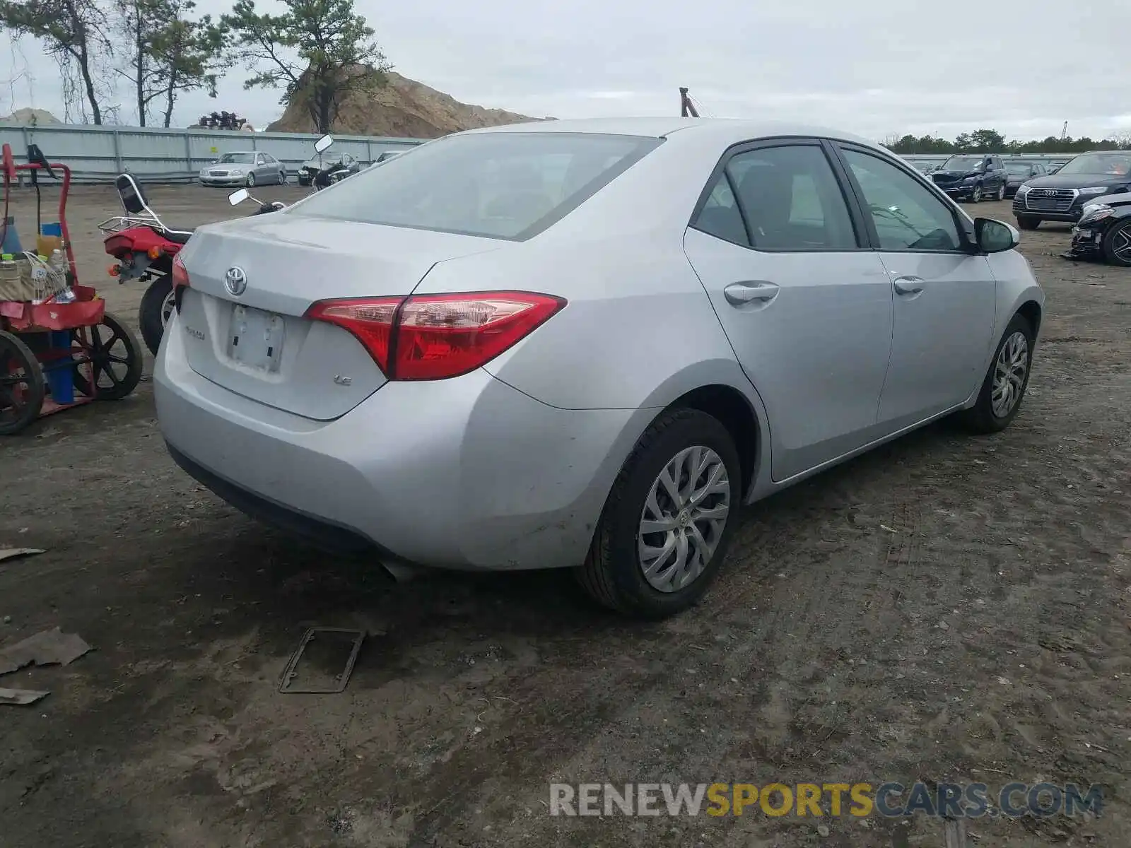 4 Photograph of a damaged car 2T1BURHE8KC198675 TOYOTA COROLLA 2019