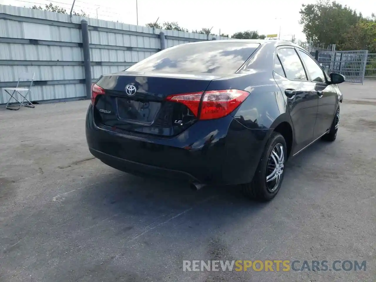 4 Photograph of a damaged car 2T1BURHE8KC200697 TOYOTA COROLLA 2019