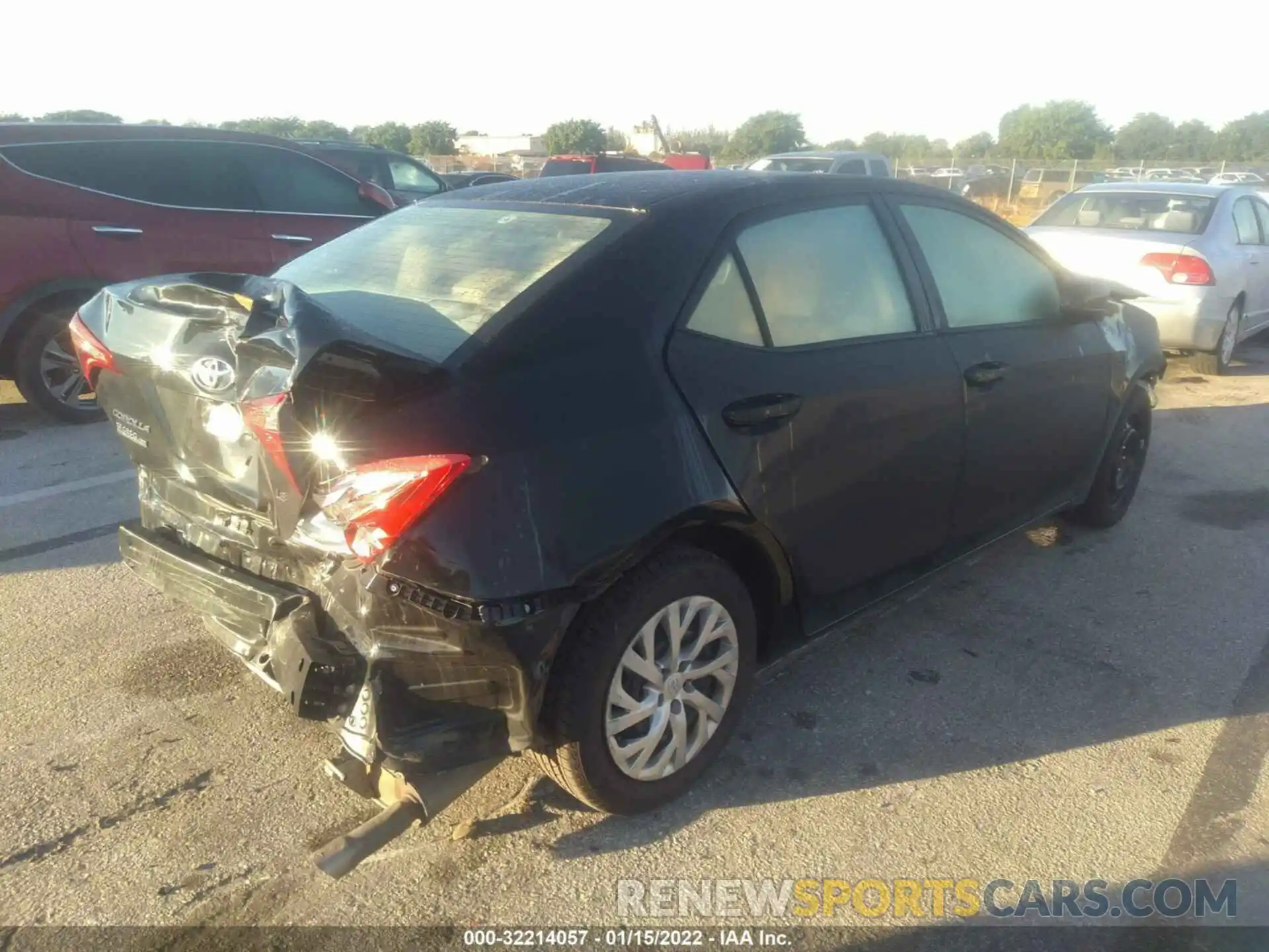 4 Photograph of a damaged car 2T1BURHE8KC201915 TOYOTA COROLLA 2019