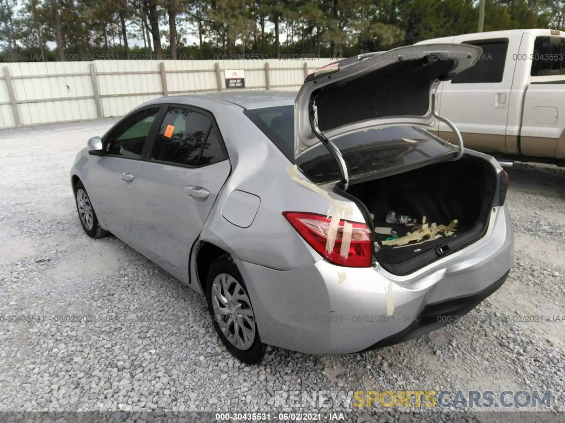 3 Photograph of a damaged car 2T1BURHE8KC202725 TOYOTA COROLLA 2019