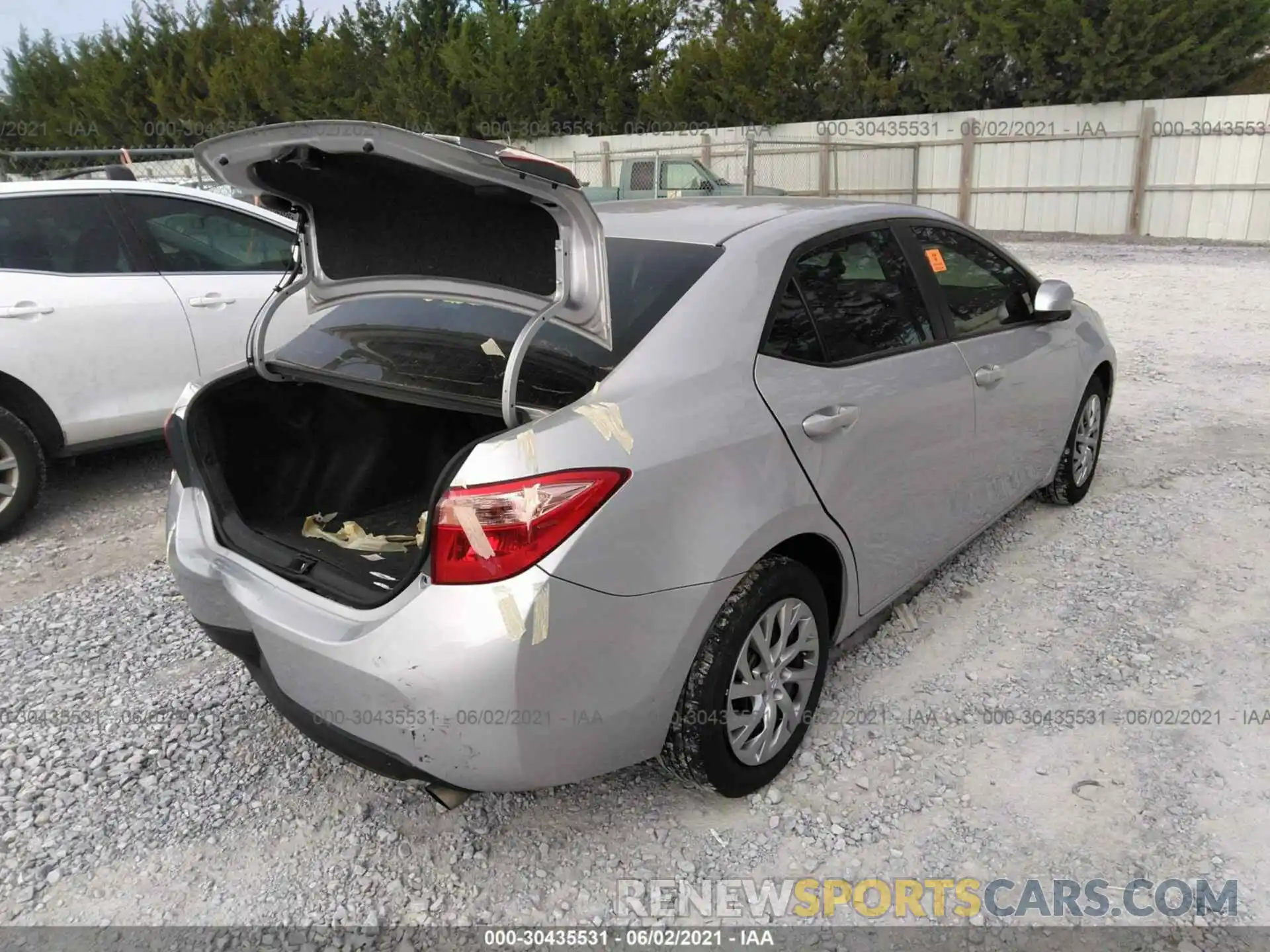 4 Photograph of a damaged car 2T1BURHE8KC202725 TOYOTA COROLLA 2019