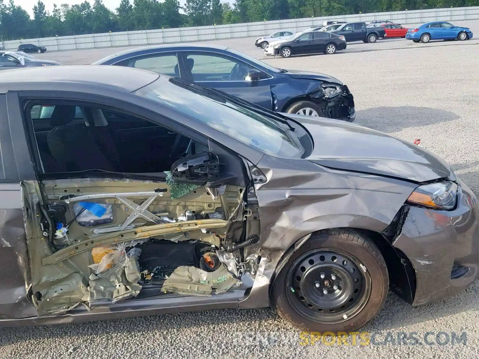 9 Photograph of a damaged car 2T1BURHE8KC204958 TOYOTA COROLLA 2019