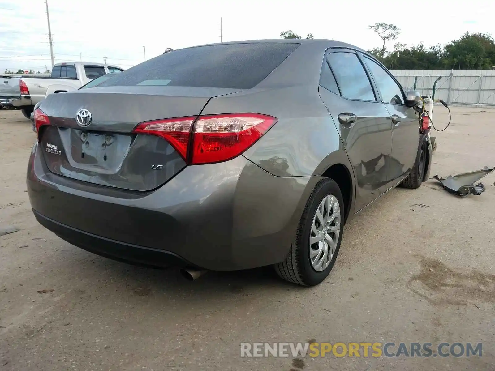 4 Photograph of a damaged car 2T1BURHE8KC205513 TOYOTA COROLLA 2019