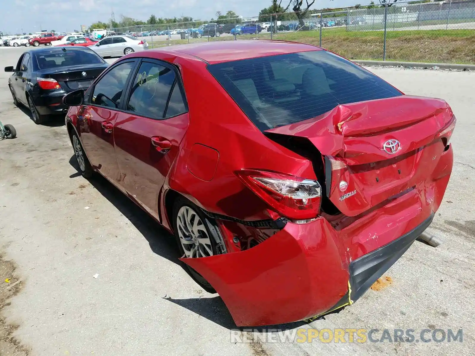 3 Photograph of a damaged car 2T1BURHE8KC206998 TOYOTA COROLLA 2019