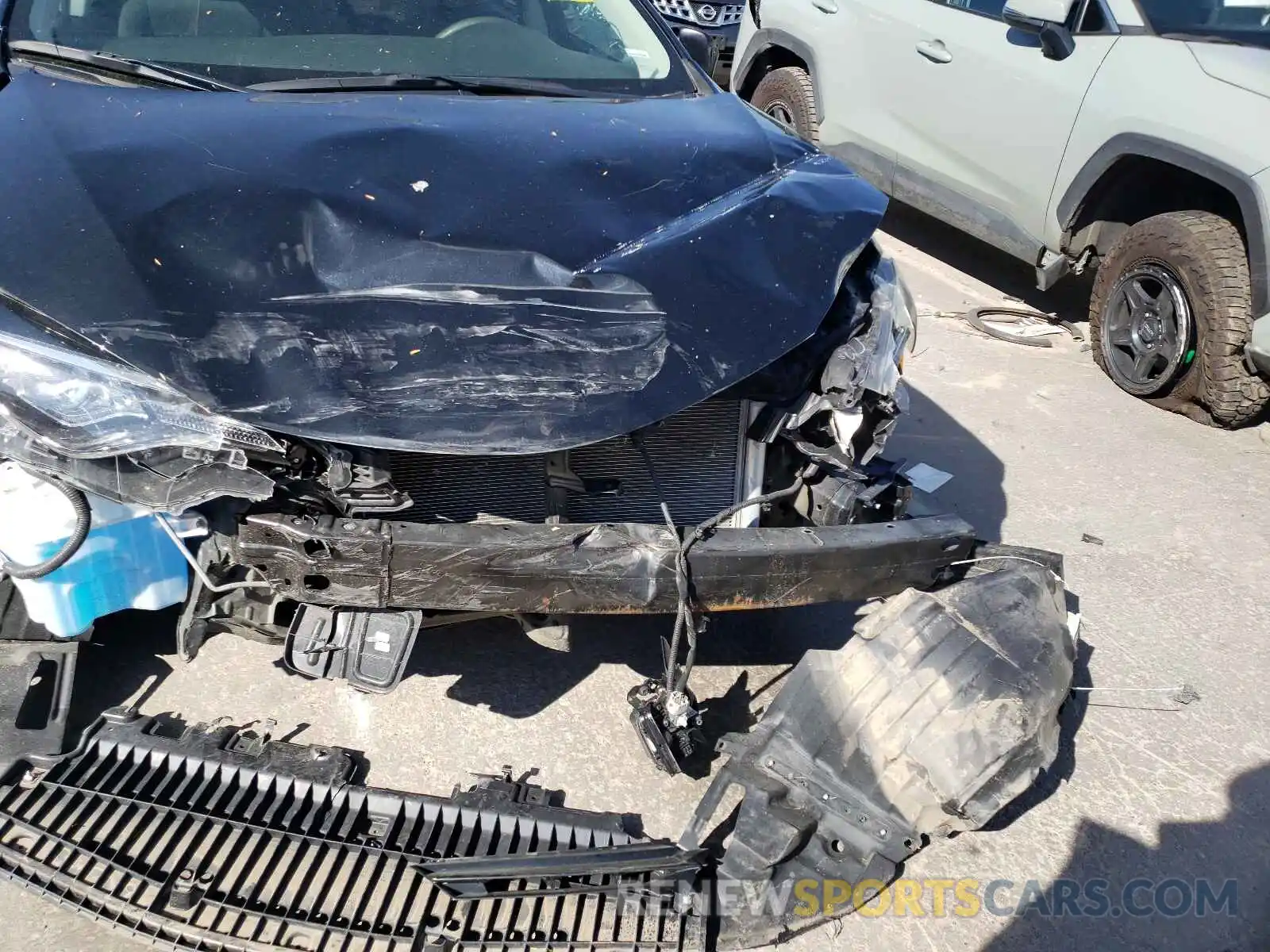 9 Photograph of a damaged car 2T1BURHE8KC211070 TOYOTA COROLLA 2019