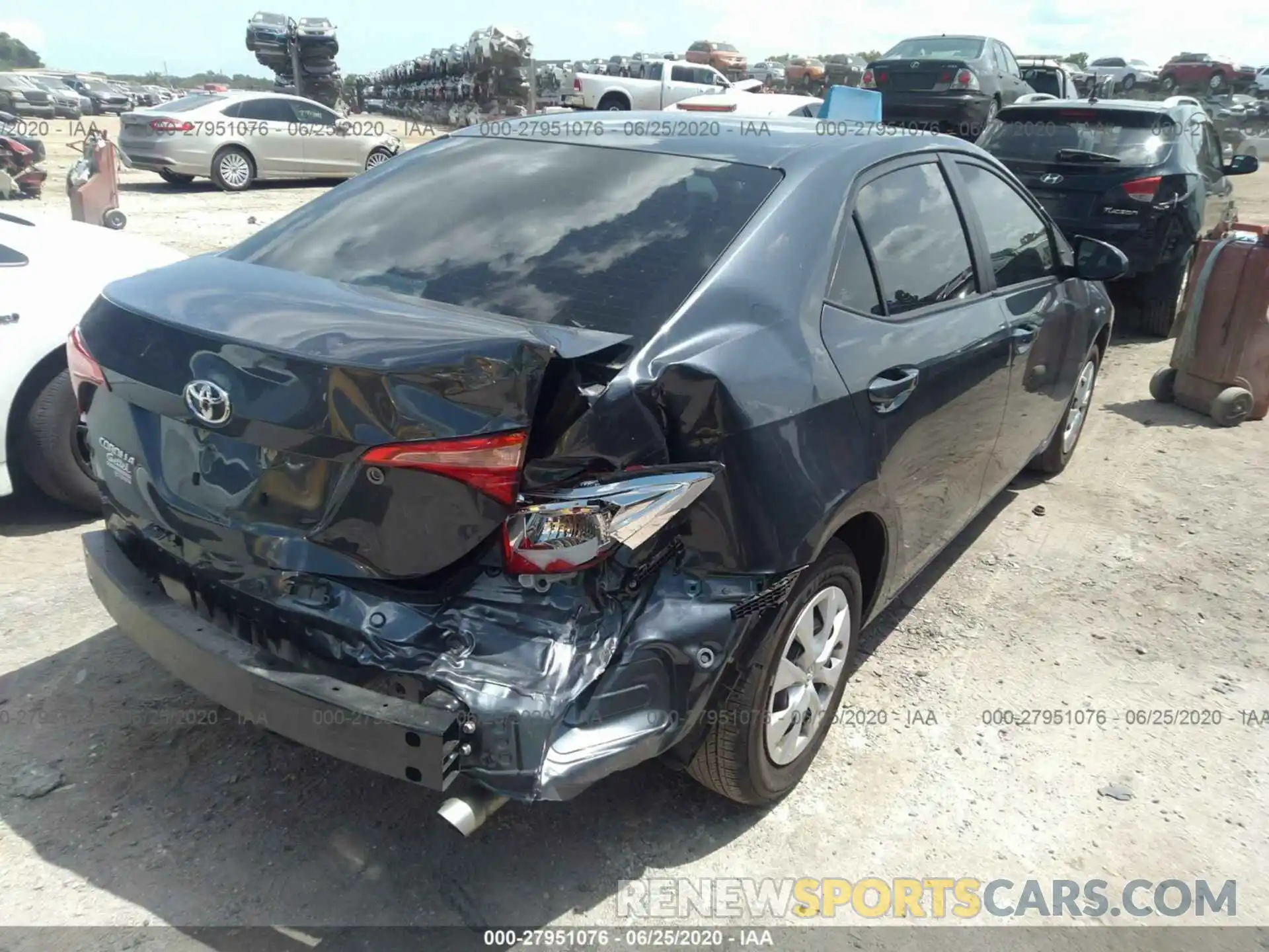 4 Photograph of a damaged car 2T1BURHE8KC212638 TOYOTA COROLLA 2019