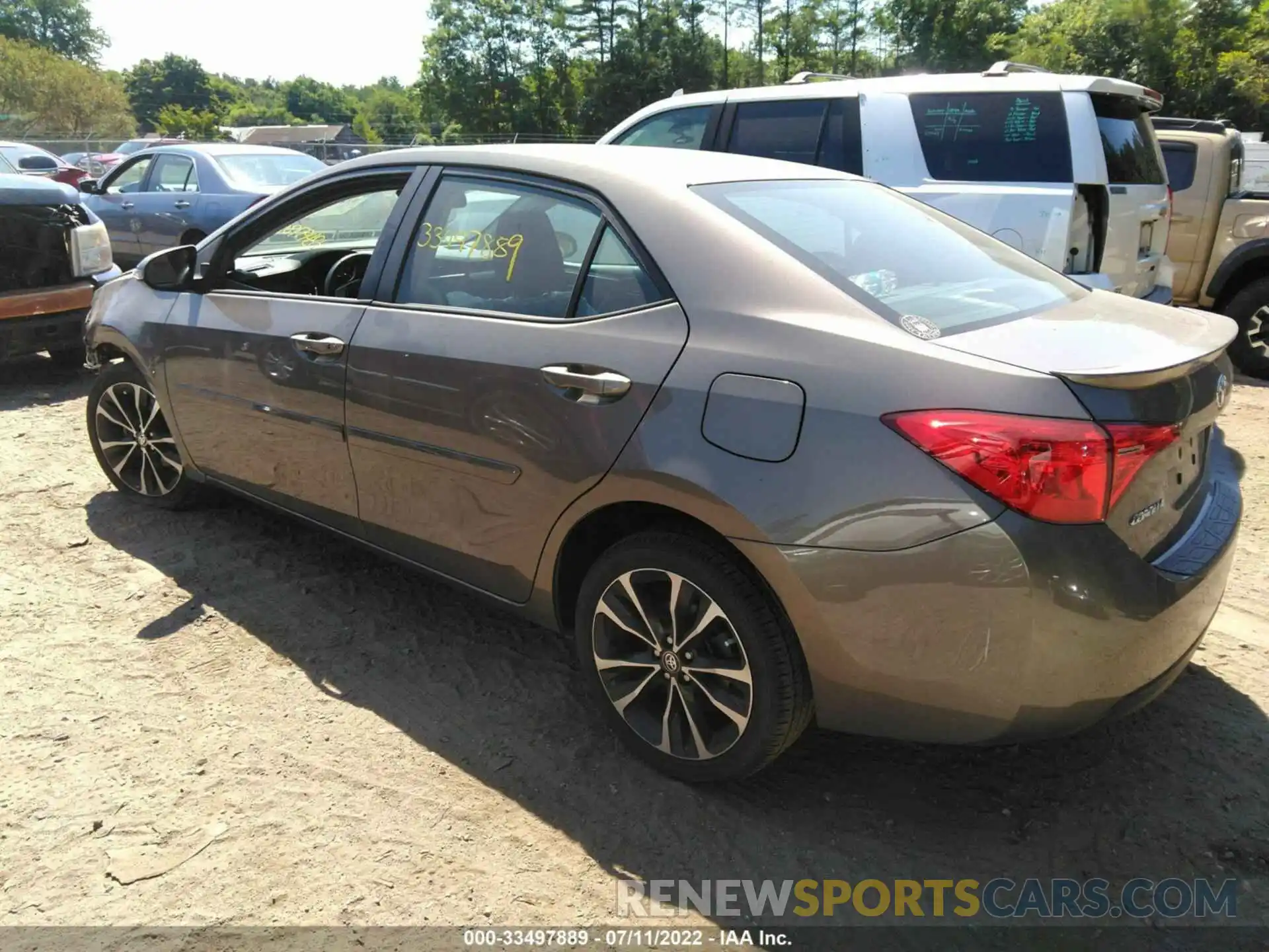 3 Photograph of a damaged car 2T1BURHE8KC213398 TOYOTA COROLLA 2019