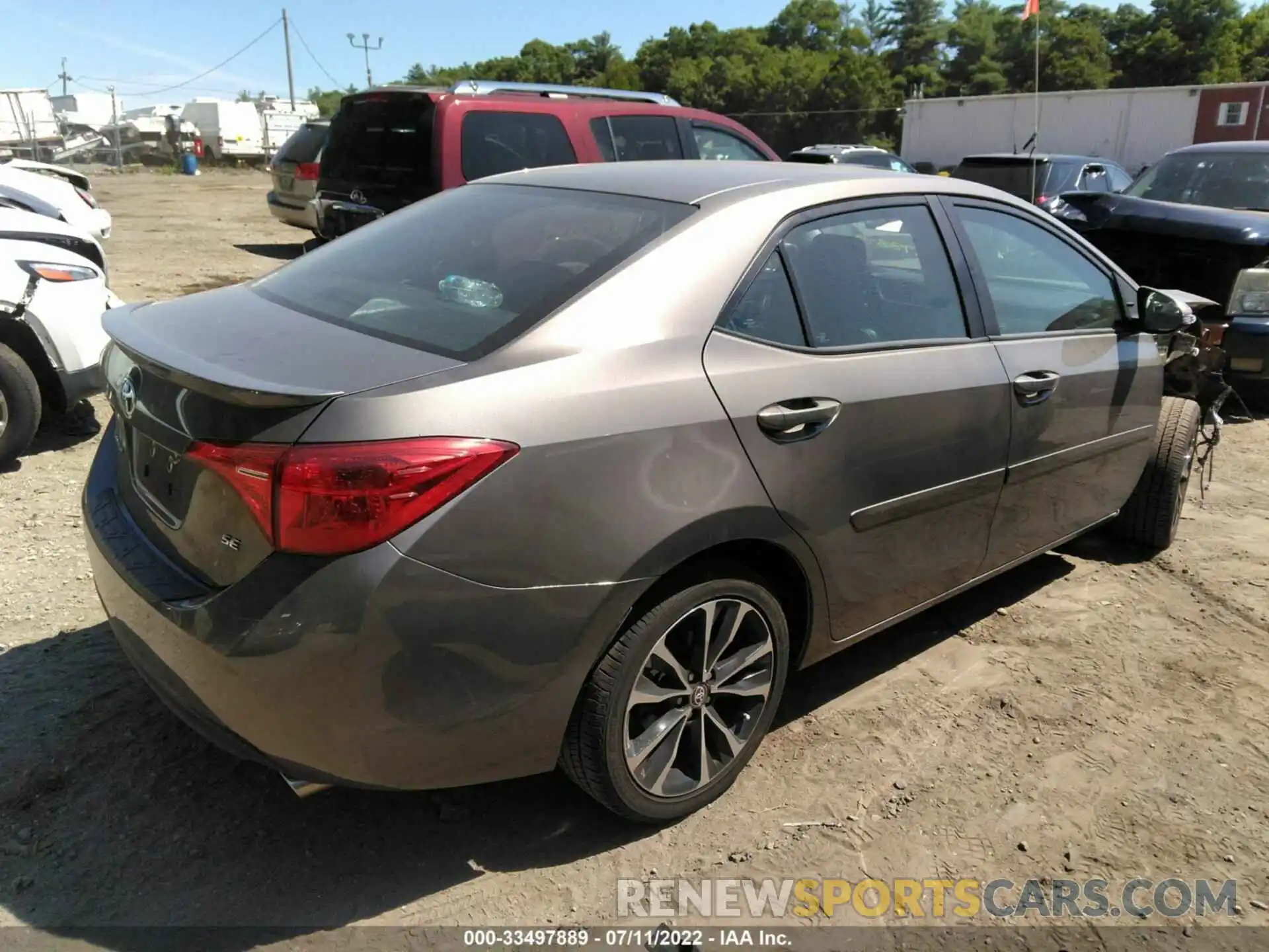 4 Photograph of a damaged car 2T1BURHE8KC213398 TOYOTA COROLLA 2019