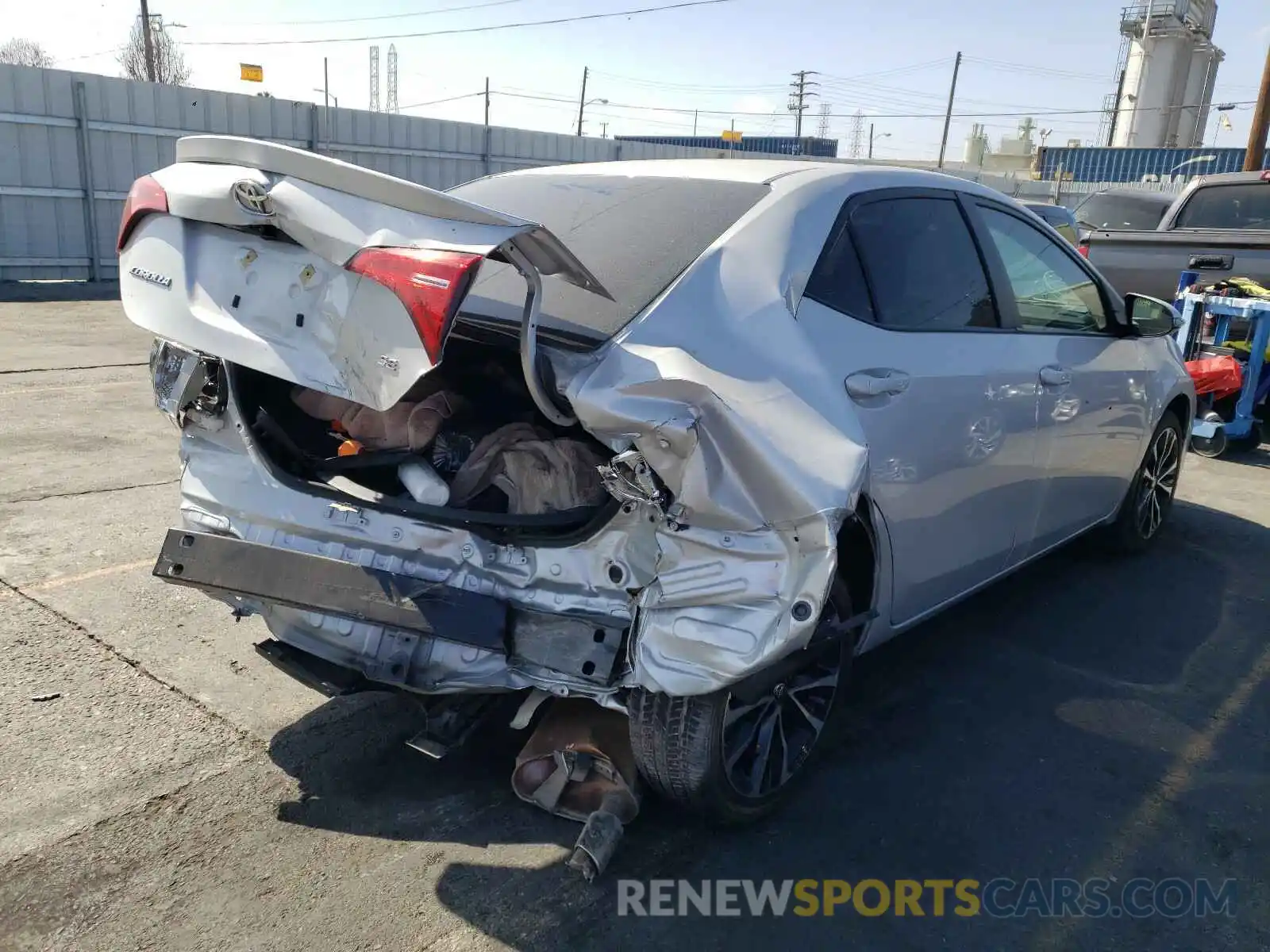 4 Photograph of a damaged car 2T1BURHE8KC215099 TOYOTA COROLLA 2019