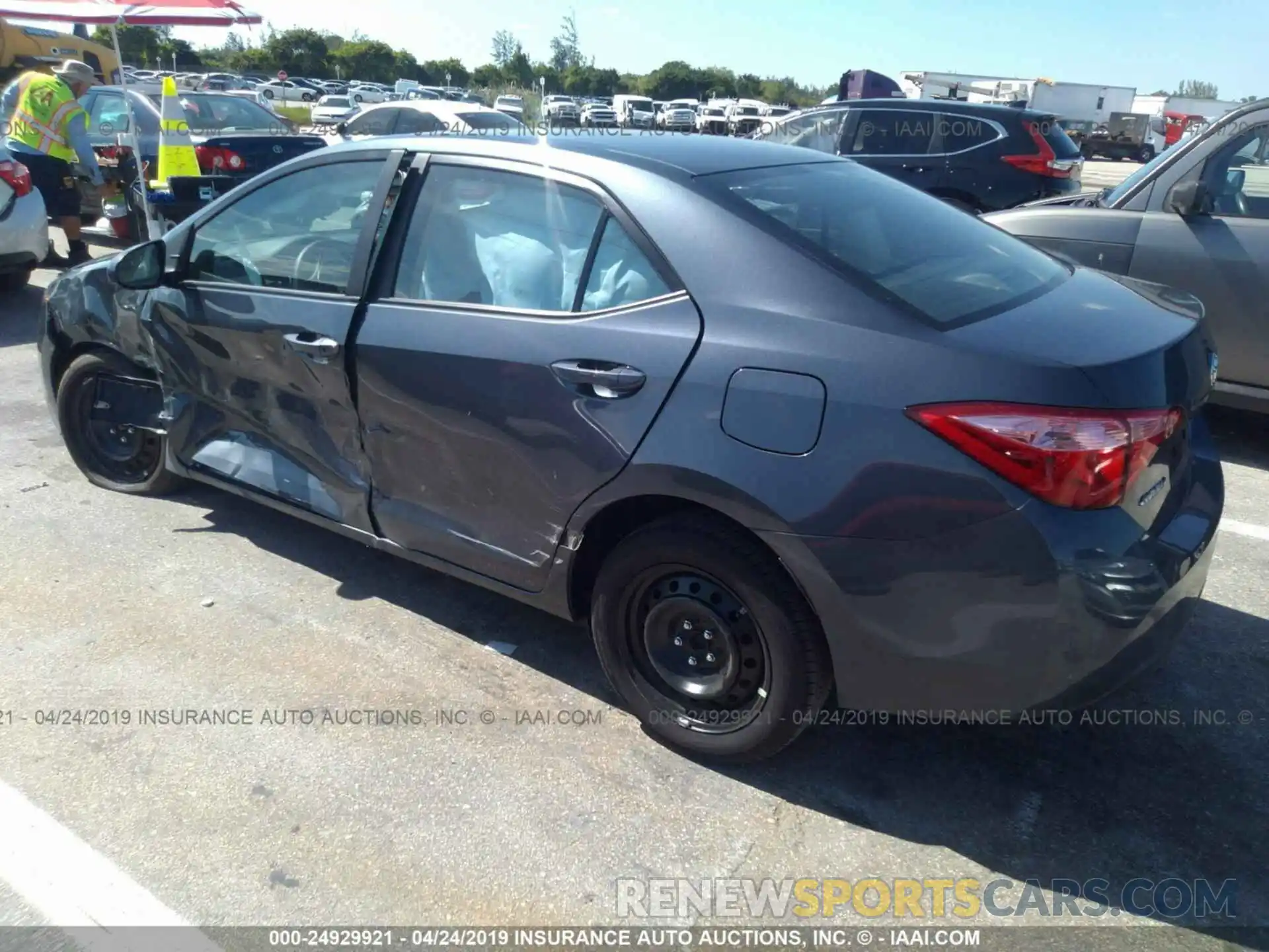 3 Photograph of a damaged car 2T1BURHE8KC215569 TOYOTA COROLLA 2019