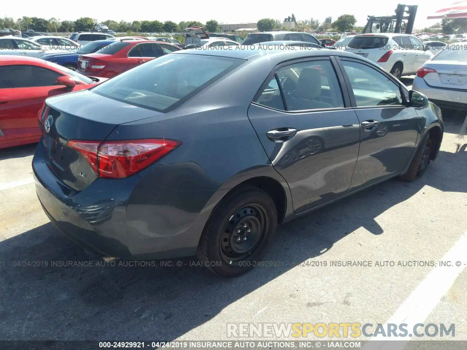 4 Photograph of a damaged car 2T1BURHE8KC215569 TOYOTA COROLLA 2019