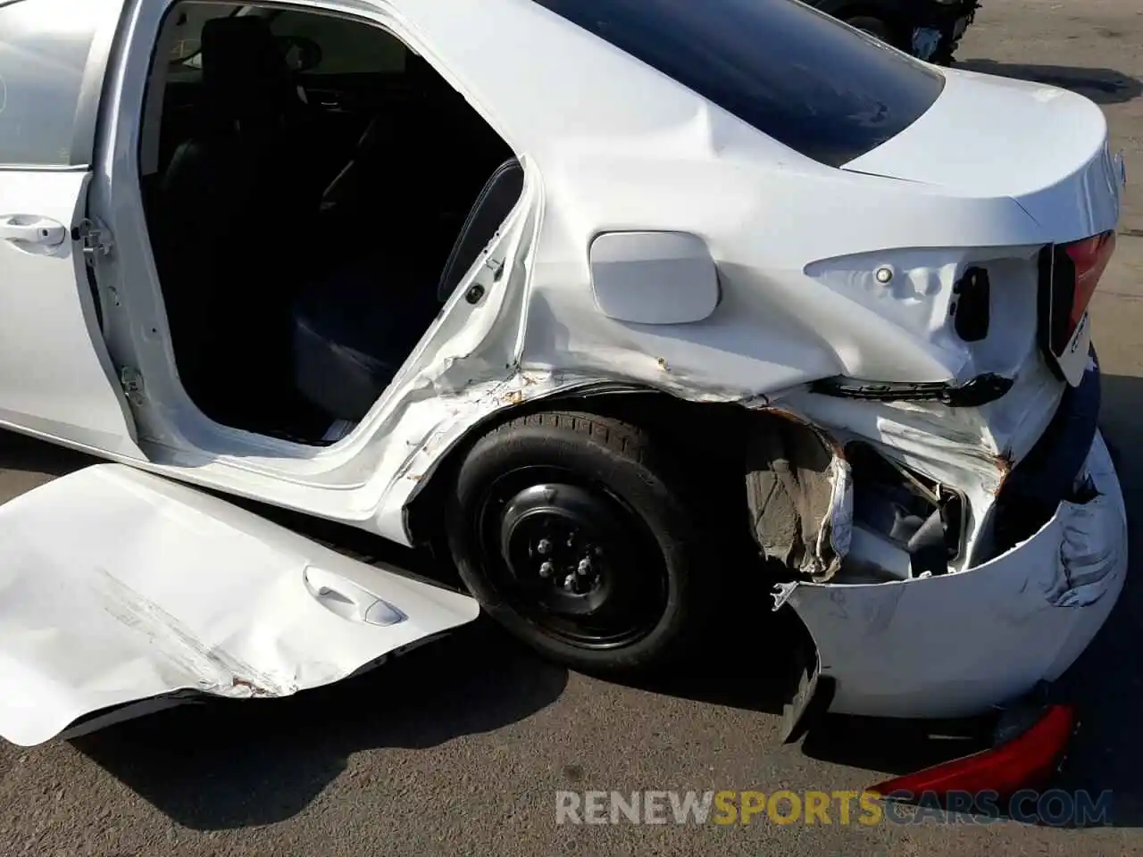 9 Photograph of a damaged car 2T1BURHE8KC217337 TOYOTA COROLLA 2019