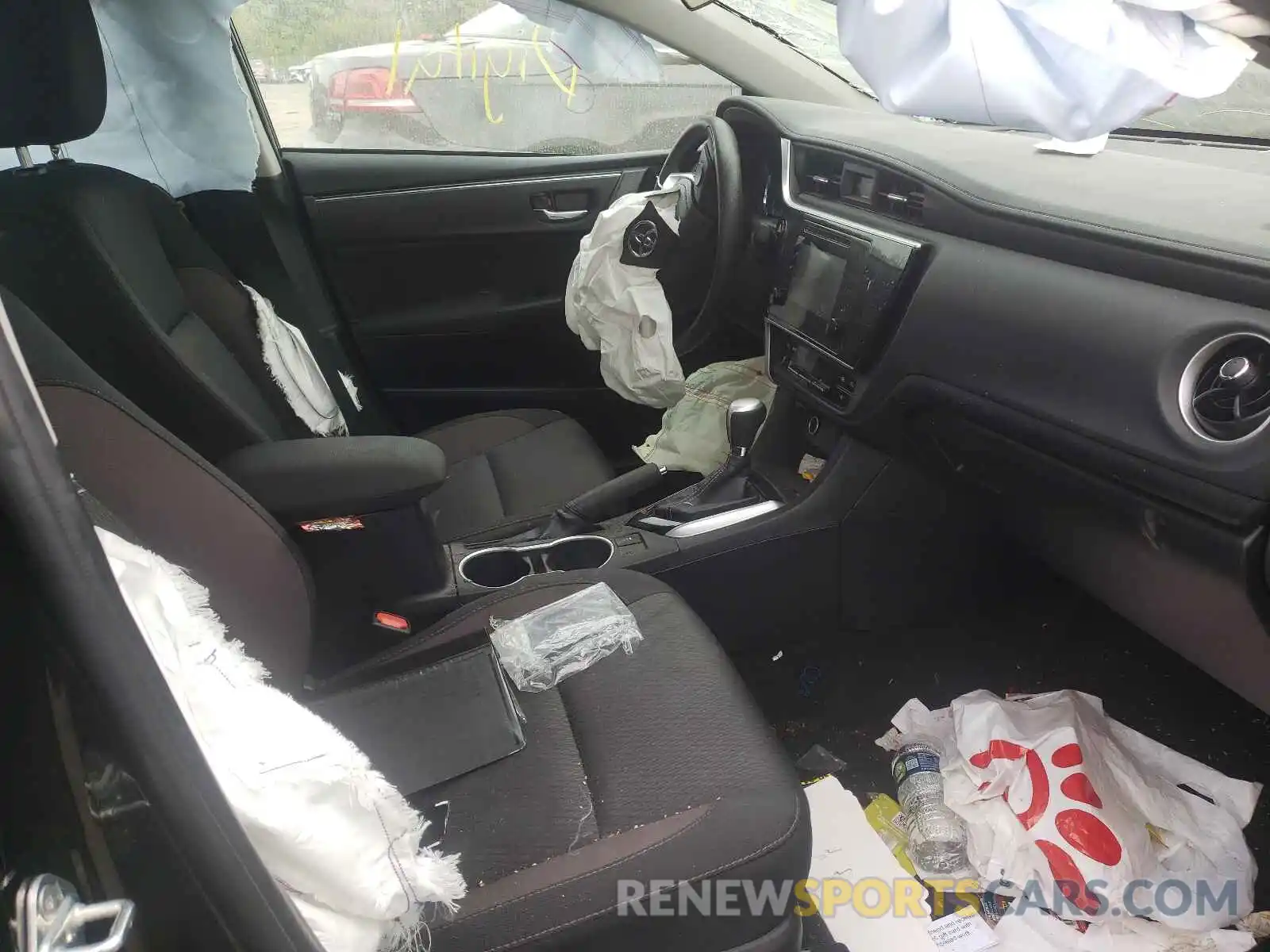 5 Photograph of a damaged car 2T1BURHE8KC220772 TOYOTA COROLLA 2019