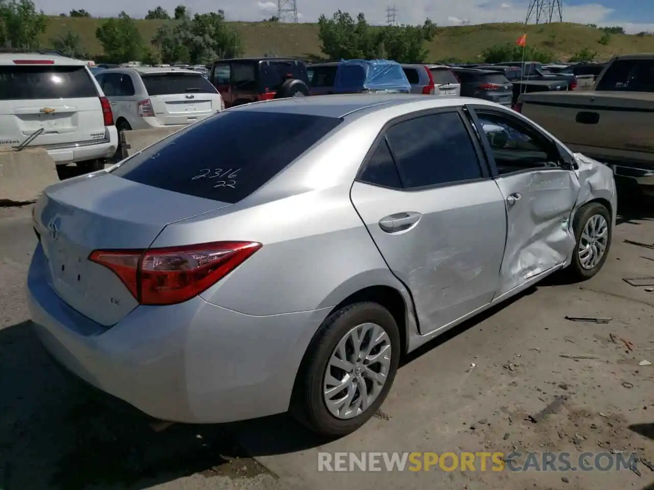 4 Photograph of a damaged car 2T1BURHE8KC228015 TOYOTA COROLLA 2019