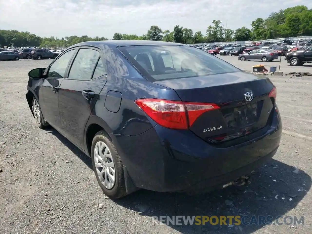 3 Photograph of a damaged car 2T1BURHE8KC228192 TOYOTA COROLLA 2019