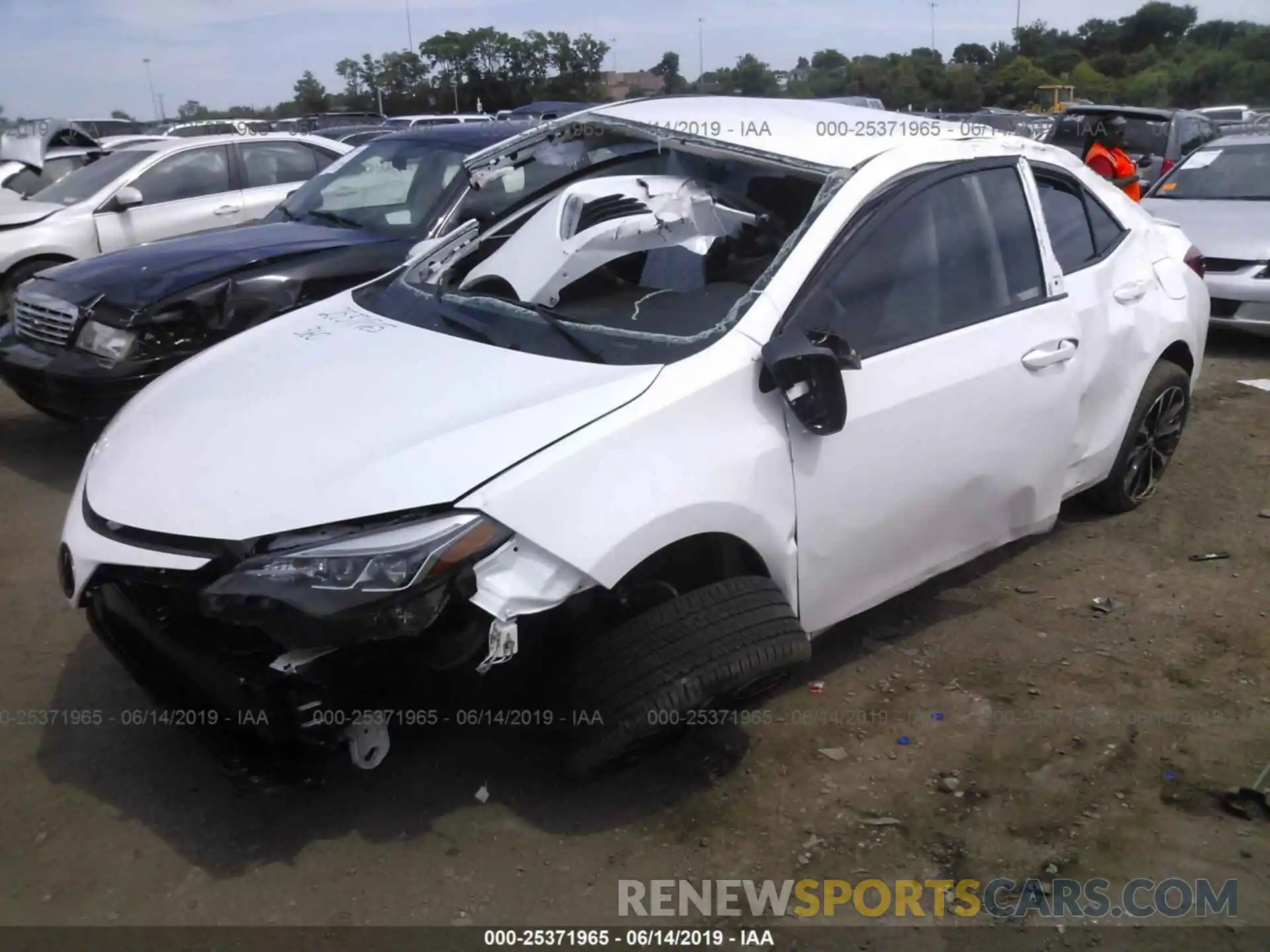 2 Photograph of a damaged car 2T1BURHE8KC228709 TOYOTA COROLLA 2019