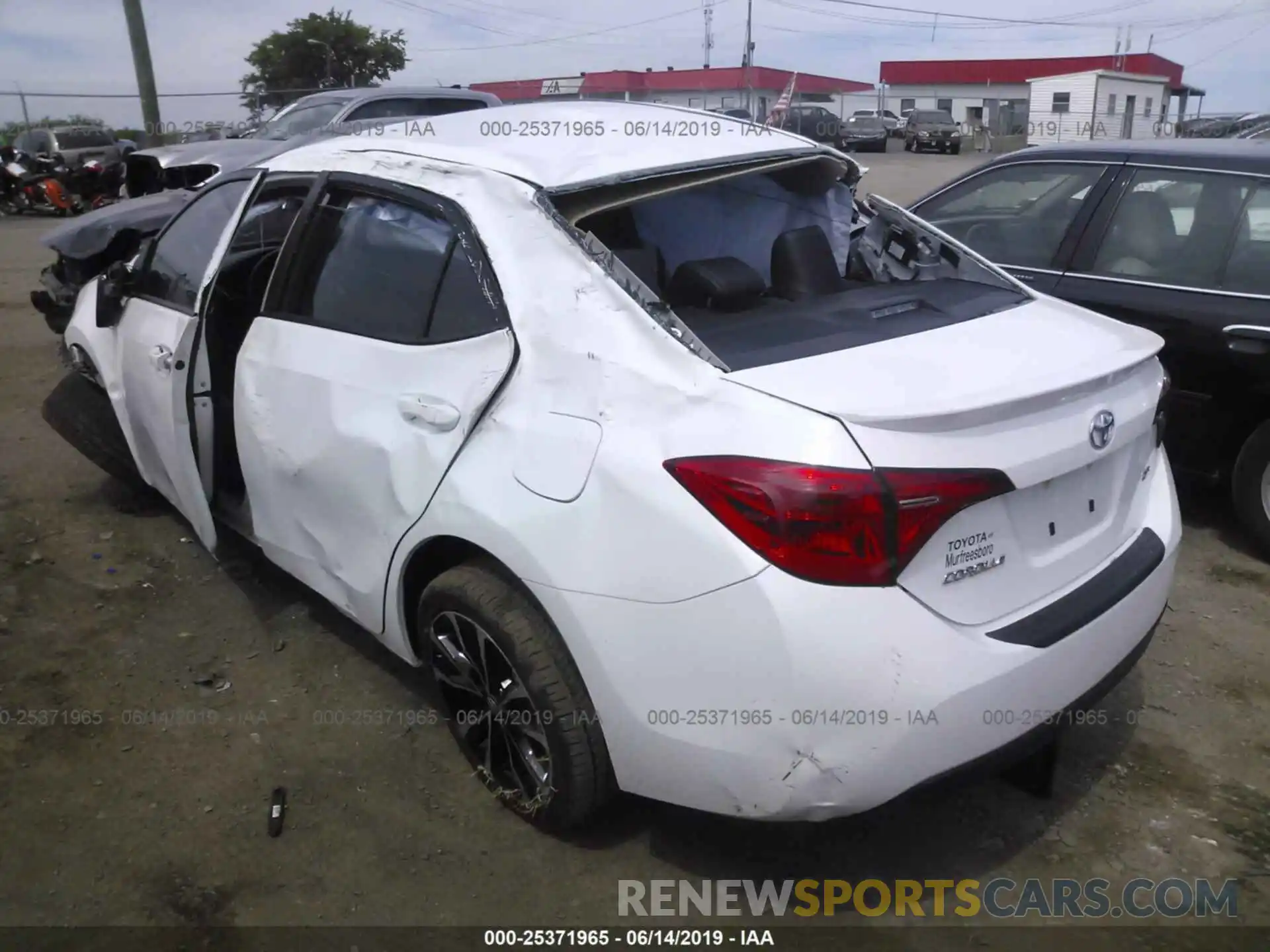 3 Photograph of a damaged car 2T1BURHE8KC228709 TOYOTA COROLLA 2019