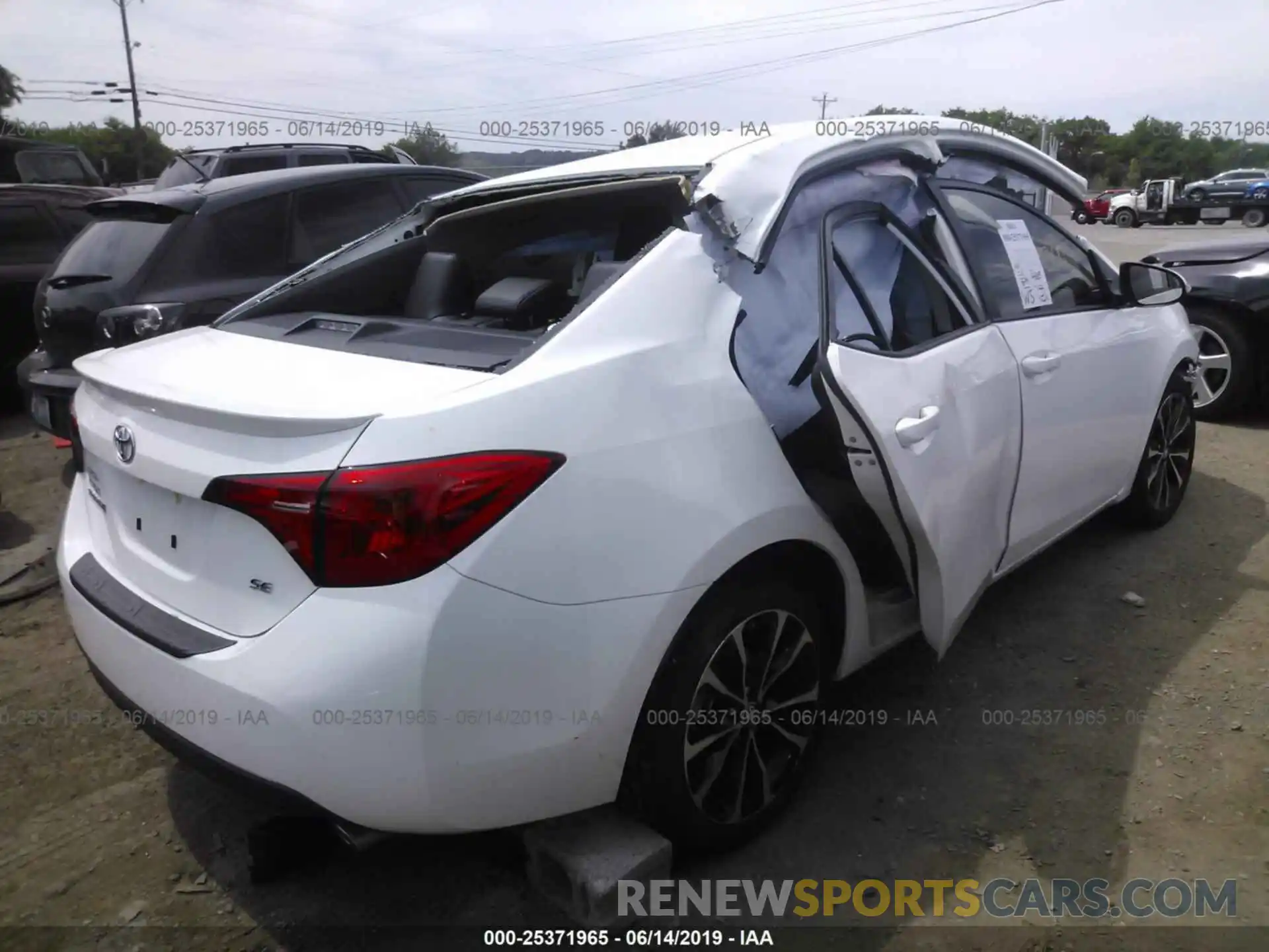 4 Photograph of a damaged car 2T1BURHE8KC228709 TOYOTA COROLLA 2019