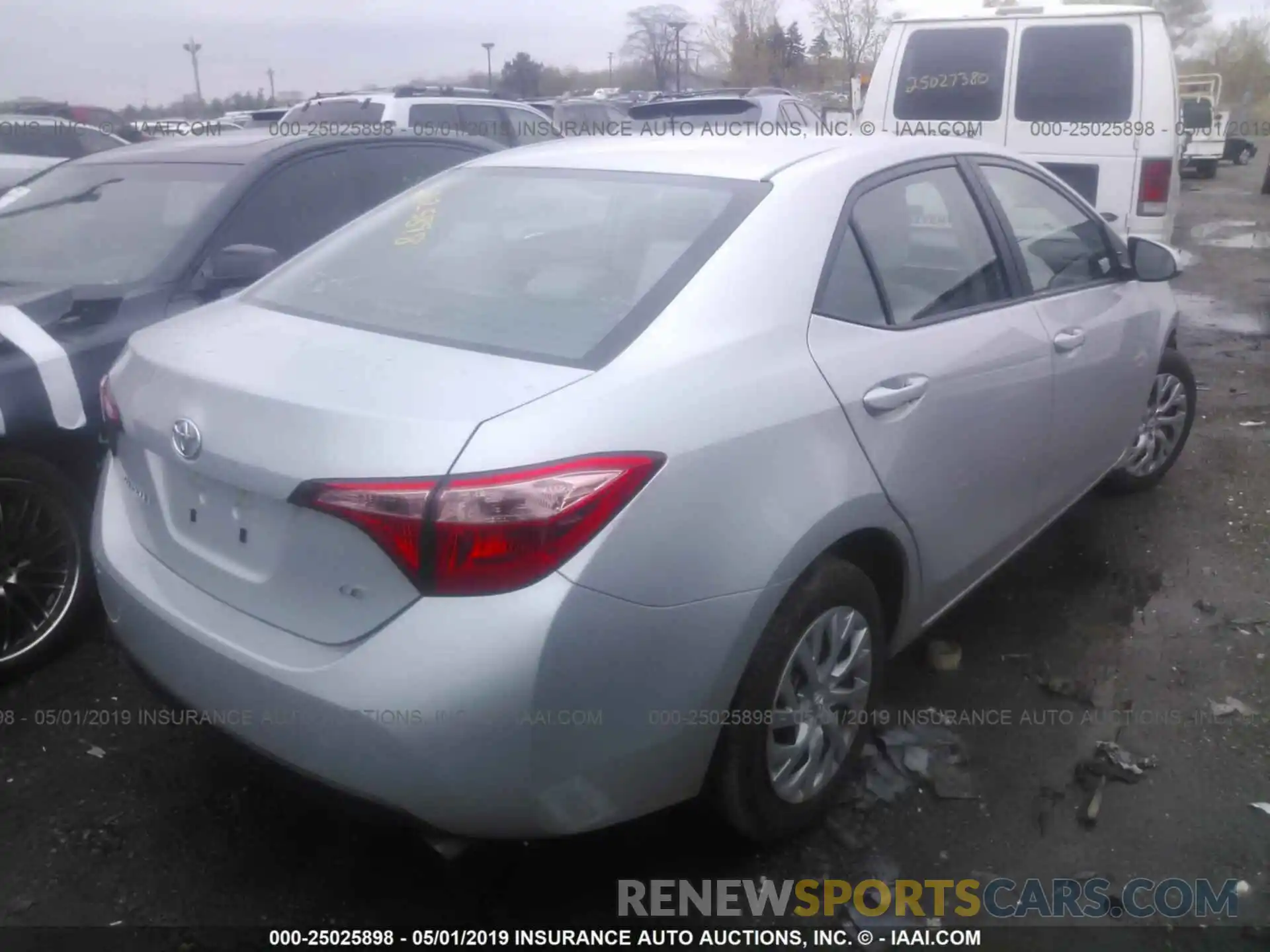 4 Photograph of a damaged car 2T1BURHE8KC228953 TOYOTA COROLLA 2019