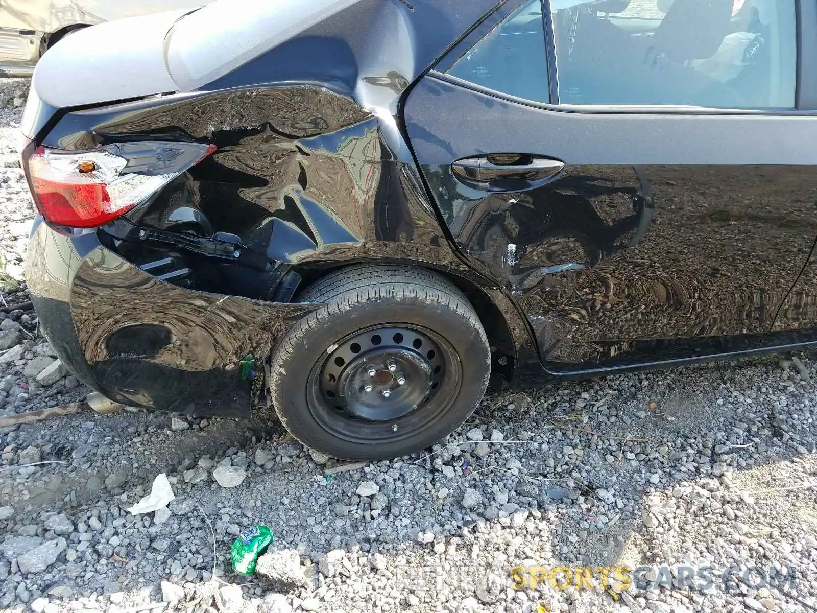 9 Photograph of a damaged car 2T1BURHE8KC230055 TOYOTA COROLLA 2019