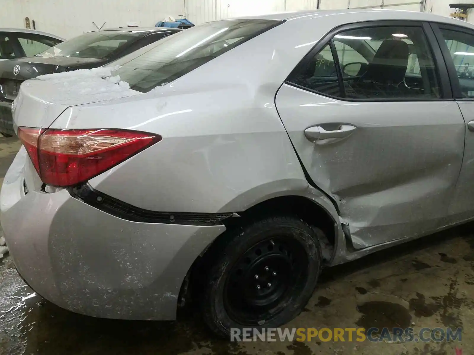 9 Photograph of a damaged car 2T1BURHE8KC232341 TOYOTA COROLLA 2019