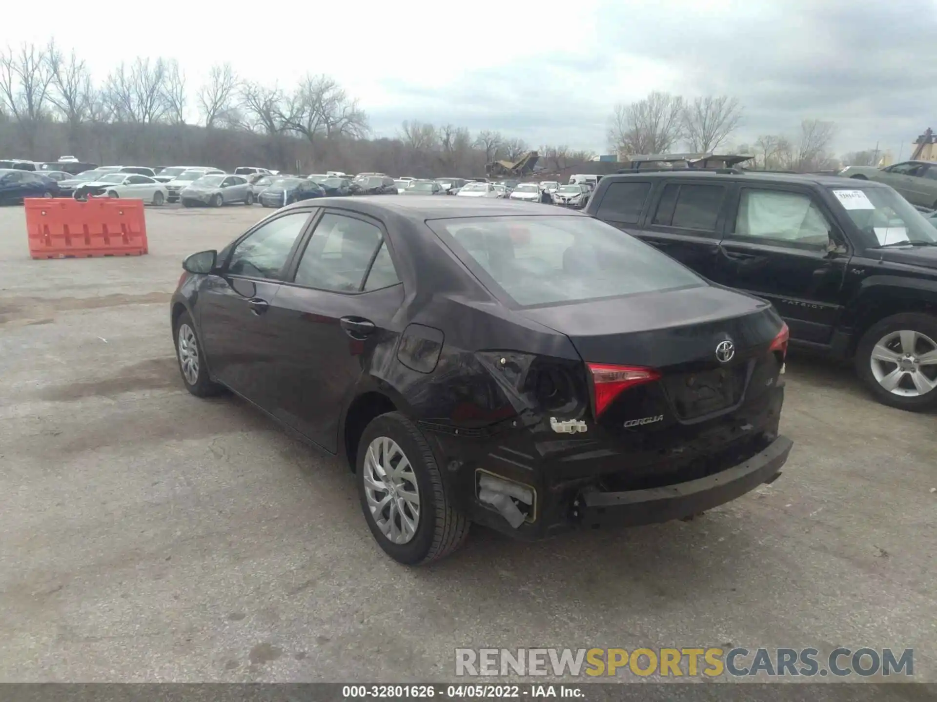 3 Photograph of a damaged car 2T1BURHE8KC232999 TOYOTA COROLLA 2019